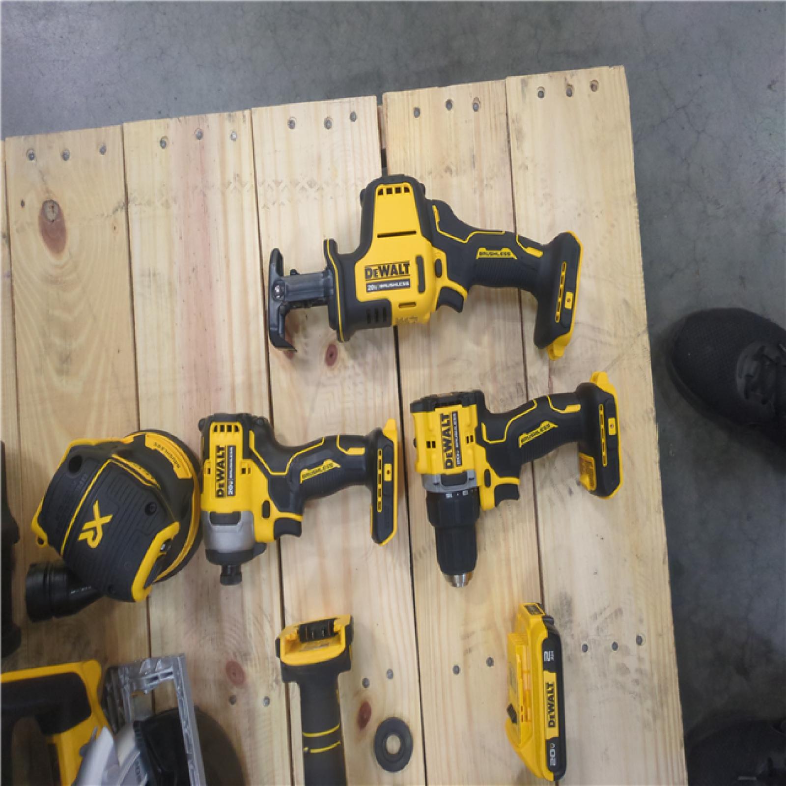 CALIFORNIA AS-IS DEWALT 20v 6 TOOL COMBO KIT