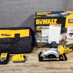 HOUSTON LOCATION - AS-IS DeWalt 20V MAX ATOMIC with POWERSTACK 4-1/2 in. Cordless Brushless Circular Saw Kit (Battery & Charg