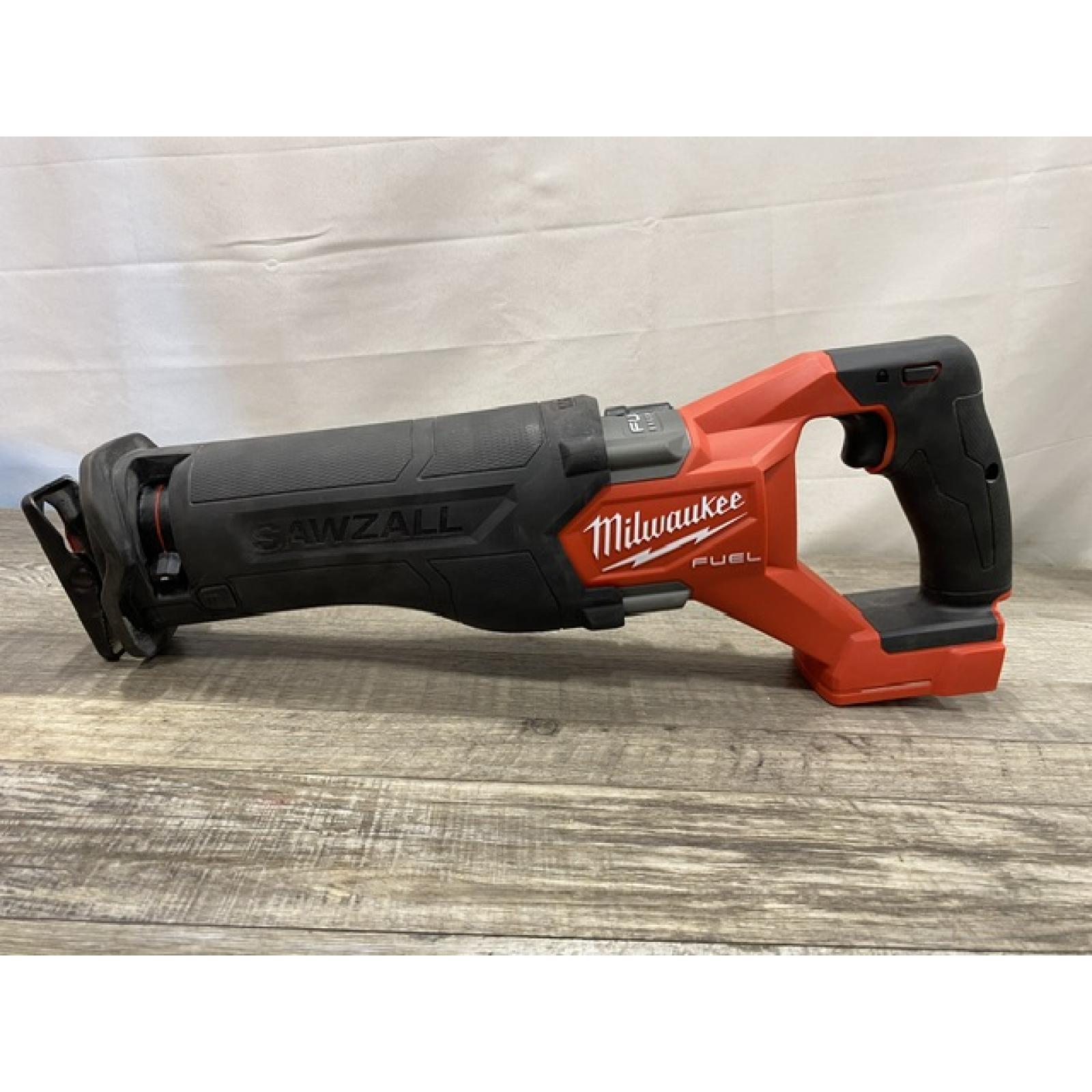AS-IS Milwaukee  FUEL GEN-2 18V Lithium-Ion Brushless Cordless SAWZALL Reciprocating Saw (Tool-Only)