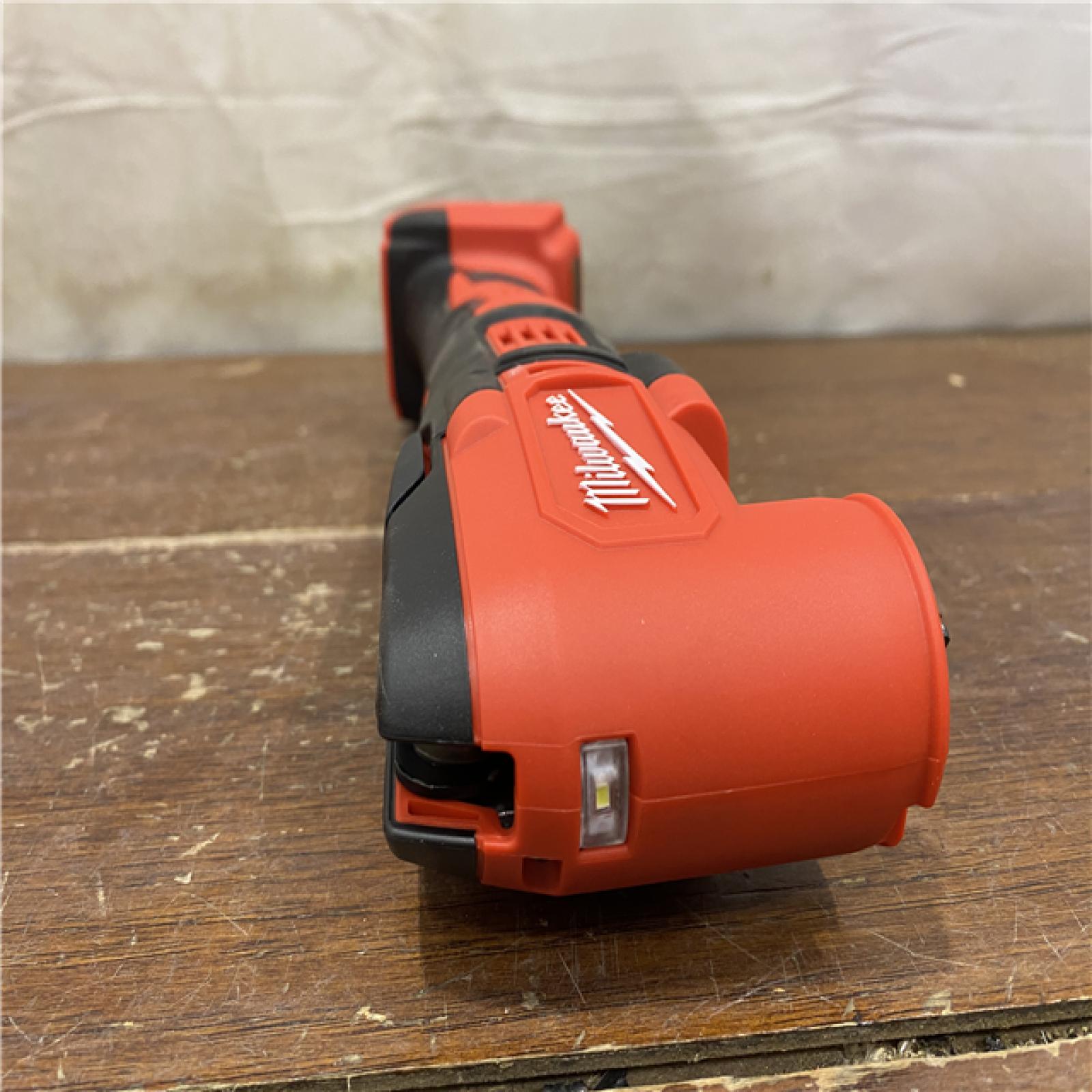 AS-IS Milwaukee 2626-21 M18 18-Volt Lithium-Ion Cordless Oscillating Multi-Tool Kit