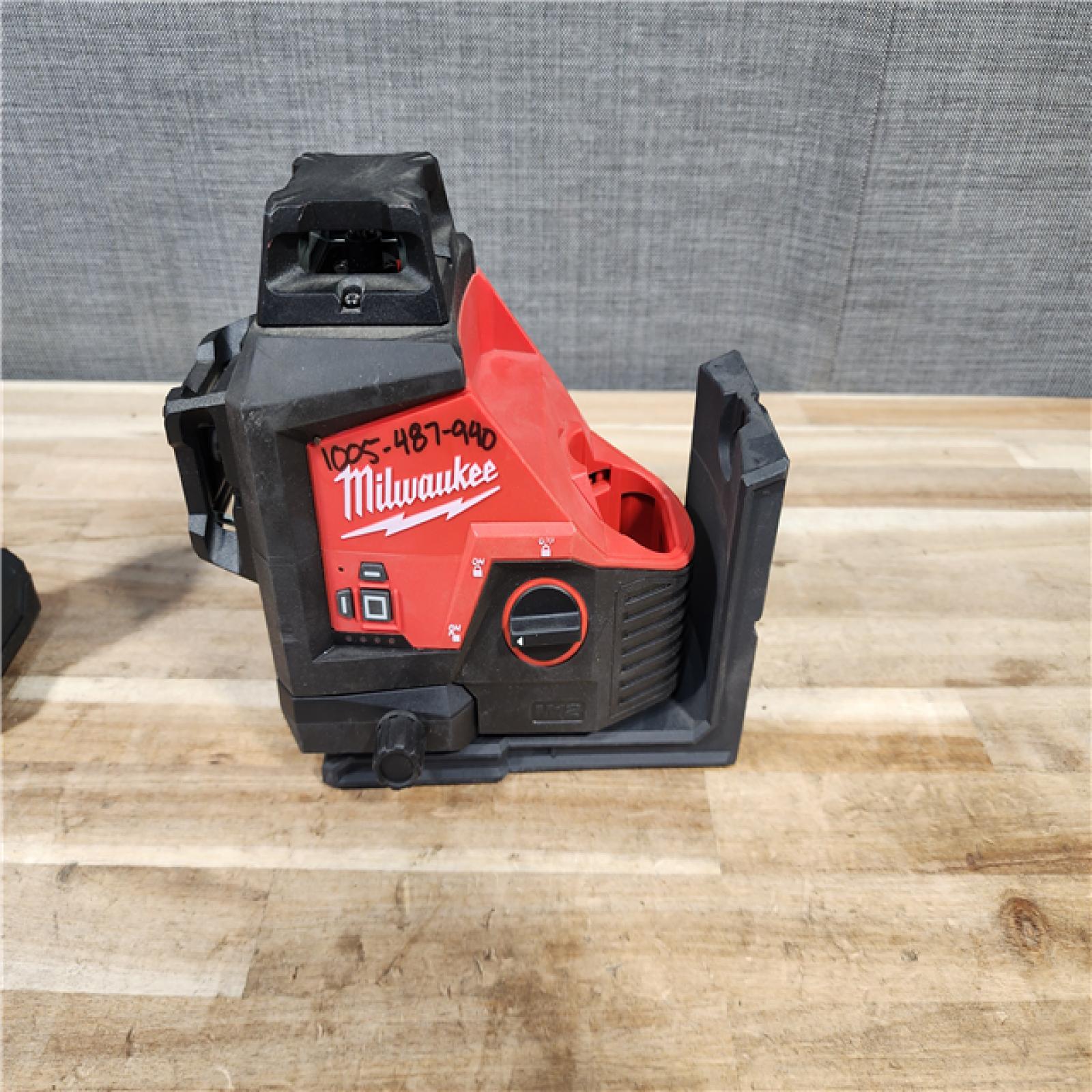 HOUSTON LOCATION - AS-IS Milwaukee 12-Volt Lithium-Ion Cordless Green 250 ft. 3-Plane Laser Level Kit