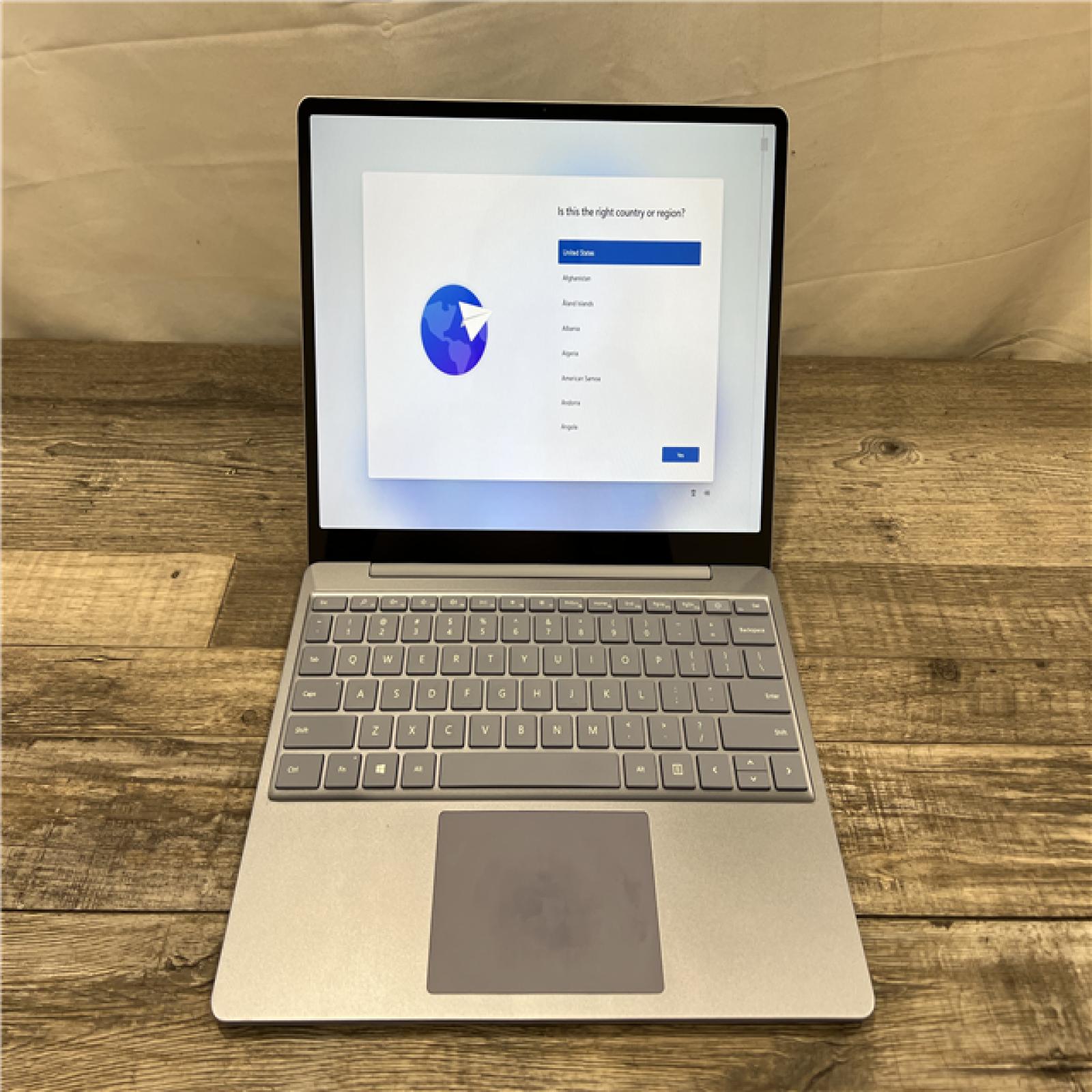 AS-IS Microsoft - Surface Laptop Go 12.4 Touch-Screen - BLUE