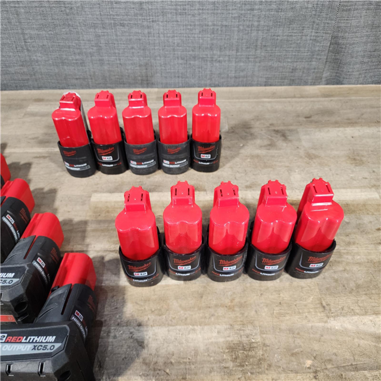 HOUSTON LOCATION - AS-IS MILWAUKEE BATTERY PACK QTY - 15