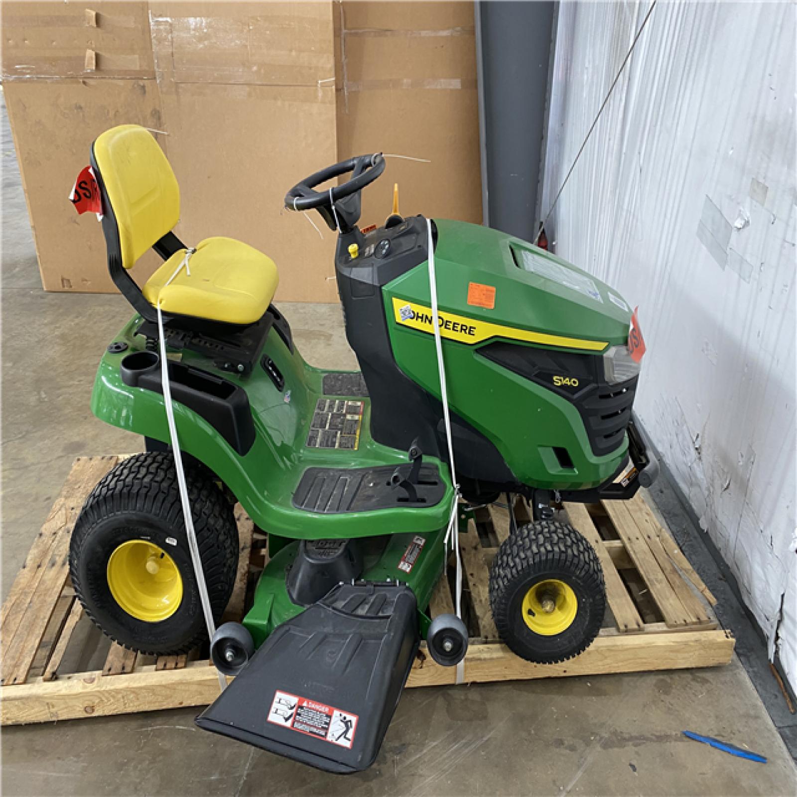 John Deere S140 48 Riding Lawn Mower