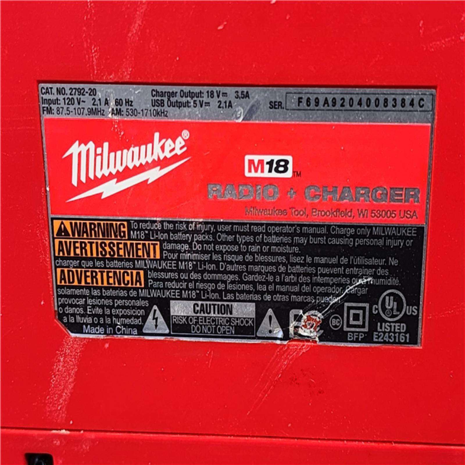 HOUSTON LOCATION - AS-IS M18 Lithium-Ion Cordless Jobsite Radio/Charger (TOOL ONLY)