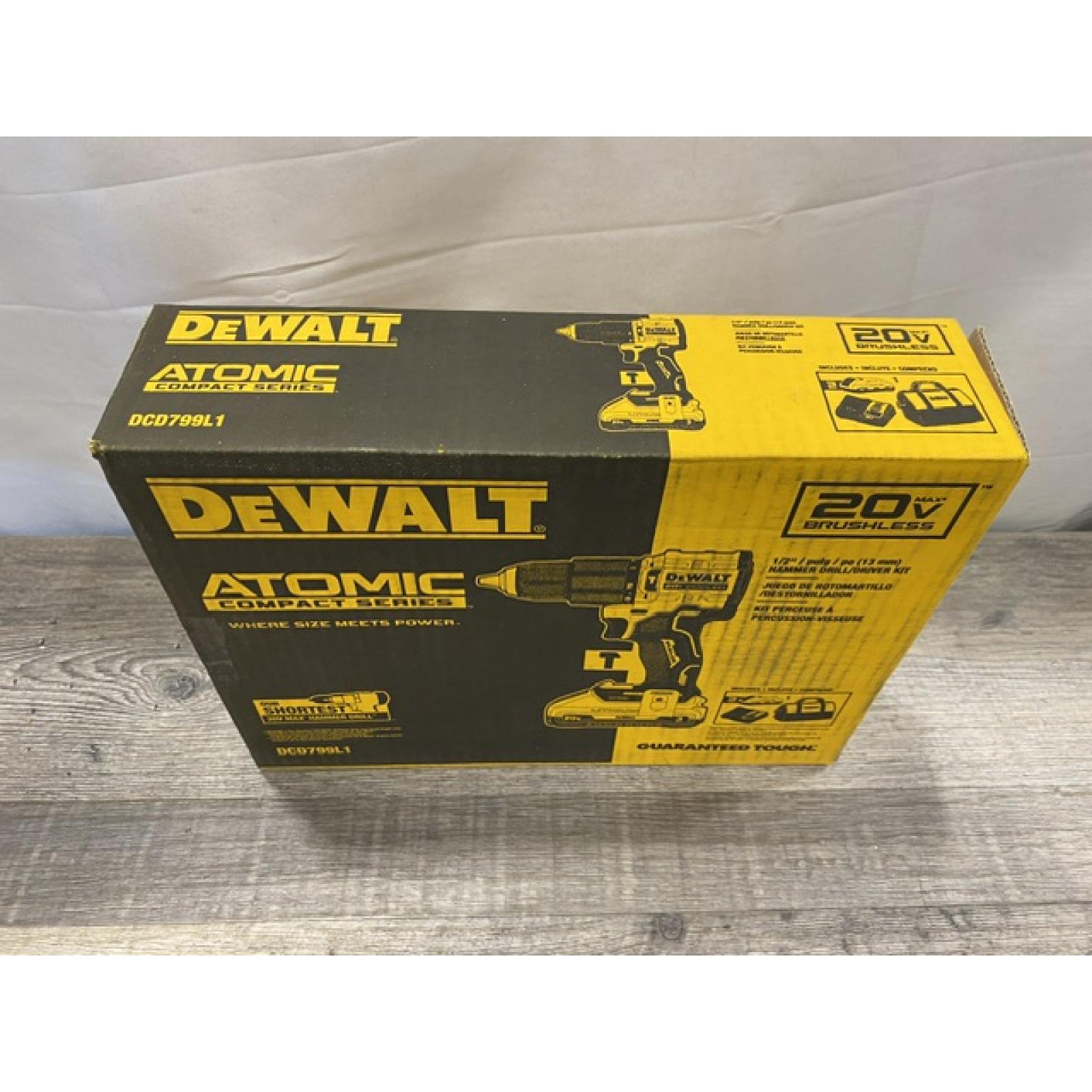 NEW - DEWALT ATOMIC 20-Volt Lithium-Ion Cordless 1/2 in. Compact Hammer Drill Kit