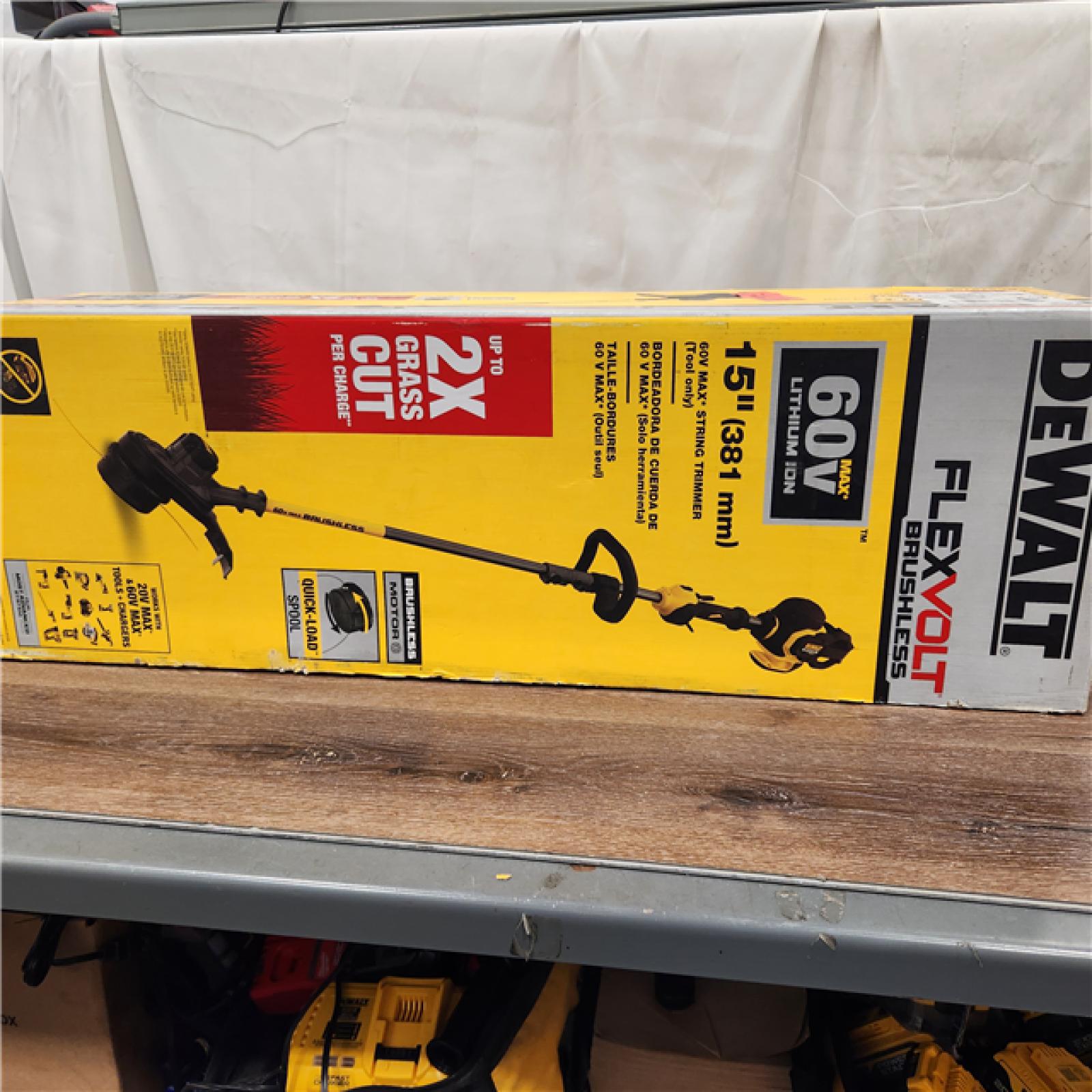 NEW! DEWALT  60V MAX Brushless Cordless Battery Powered String Trimmer (Tool Only)