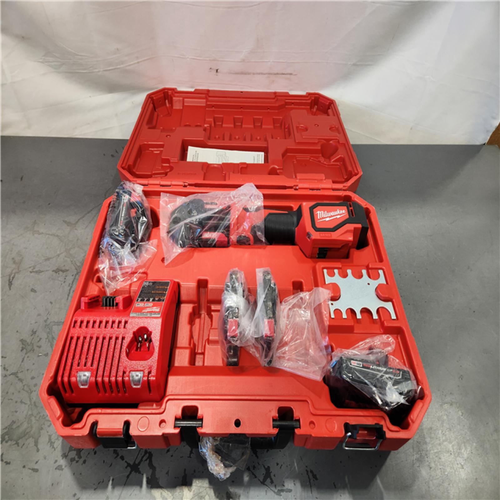 AS-IS- Milwaukee M18 18V Lithium-Ion Cordless Short Throw Press Tool Kit