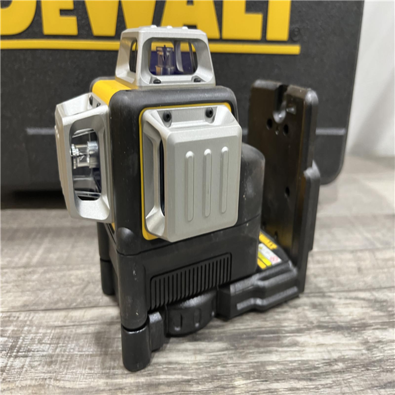 AS-IS DEWALT 12V MAX Lithium-Ion 100 ft. Green Self-Leveling 3-Beam 360 Degree Laser Level Kit
