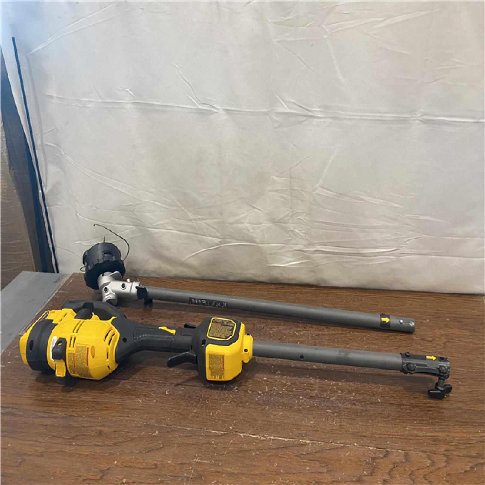 AS-IS DEWALT FLEXVOLT 60V MAX 17 in. Cordless Battery Powered Attachment Capable Trimmer Kit with (1) FLEXVOLT 3 Ah Battery & Charger