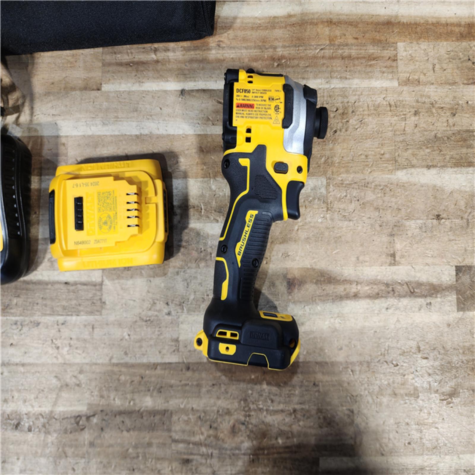 HOUSTON LOCATION - AS - IS DEWALT ATOMIC 20V MAX Lithium-Ion Cordless 1/4 in. Brushless Impact Driver Kit