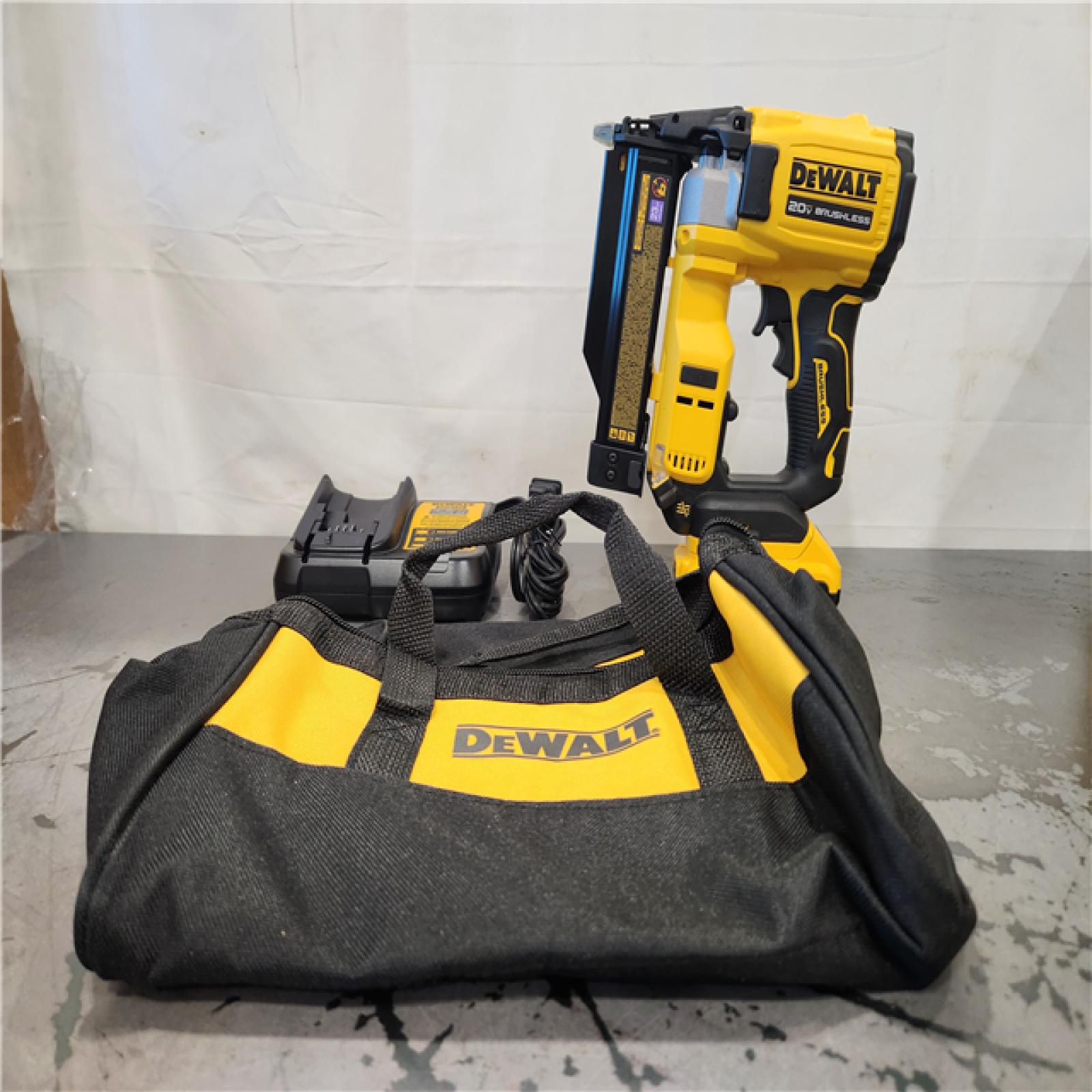 AS-IS- DEWALT ATOMIC 20V MAX Lithium Ion Cordless 23 Gauge Pin Nailer Kit