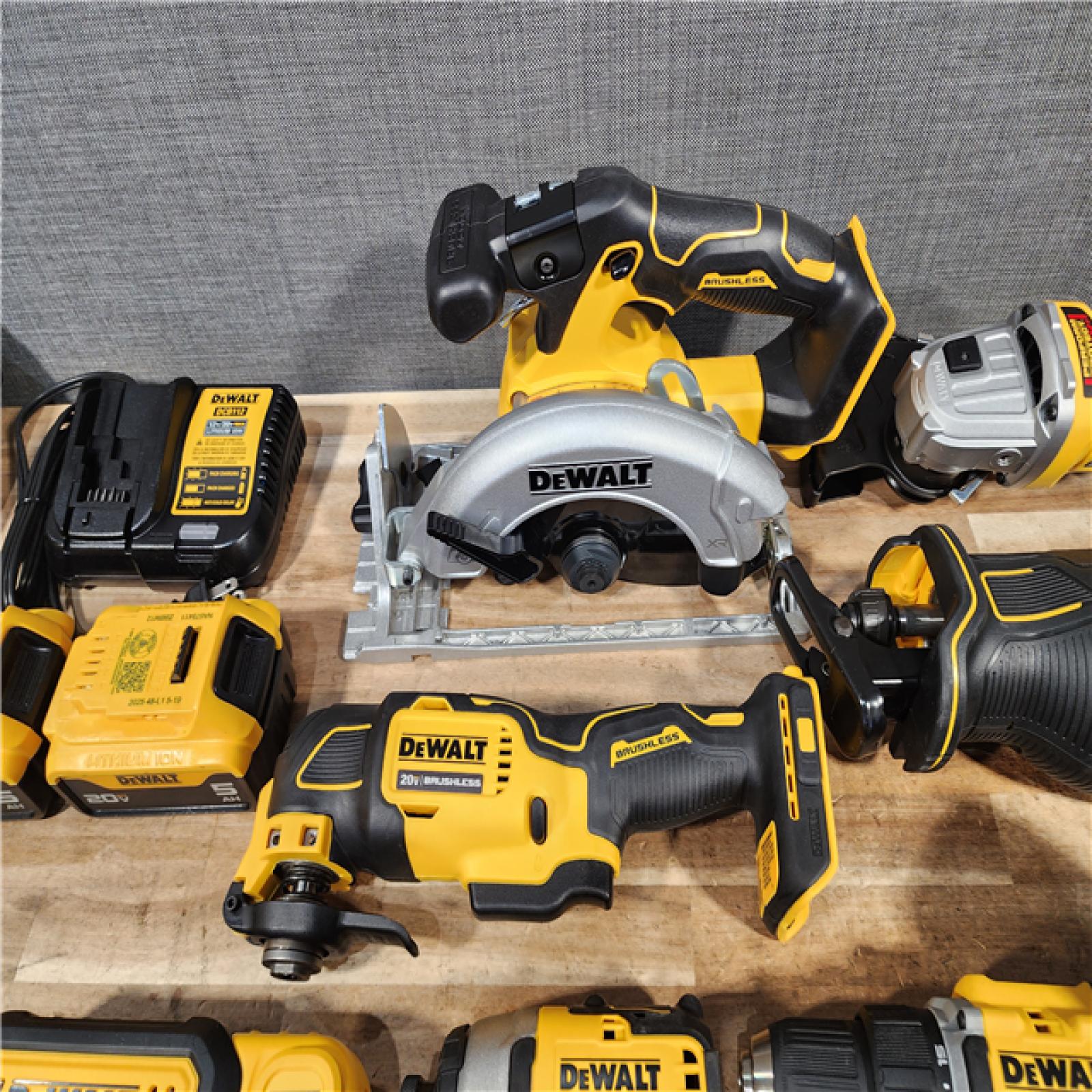 HOUSTON LOCATION - AS-IS (APPEARS LIKE NEW) DEWALT 20V Lithium-Ion Cordless 8-Tool Combo Kit