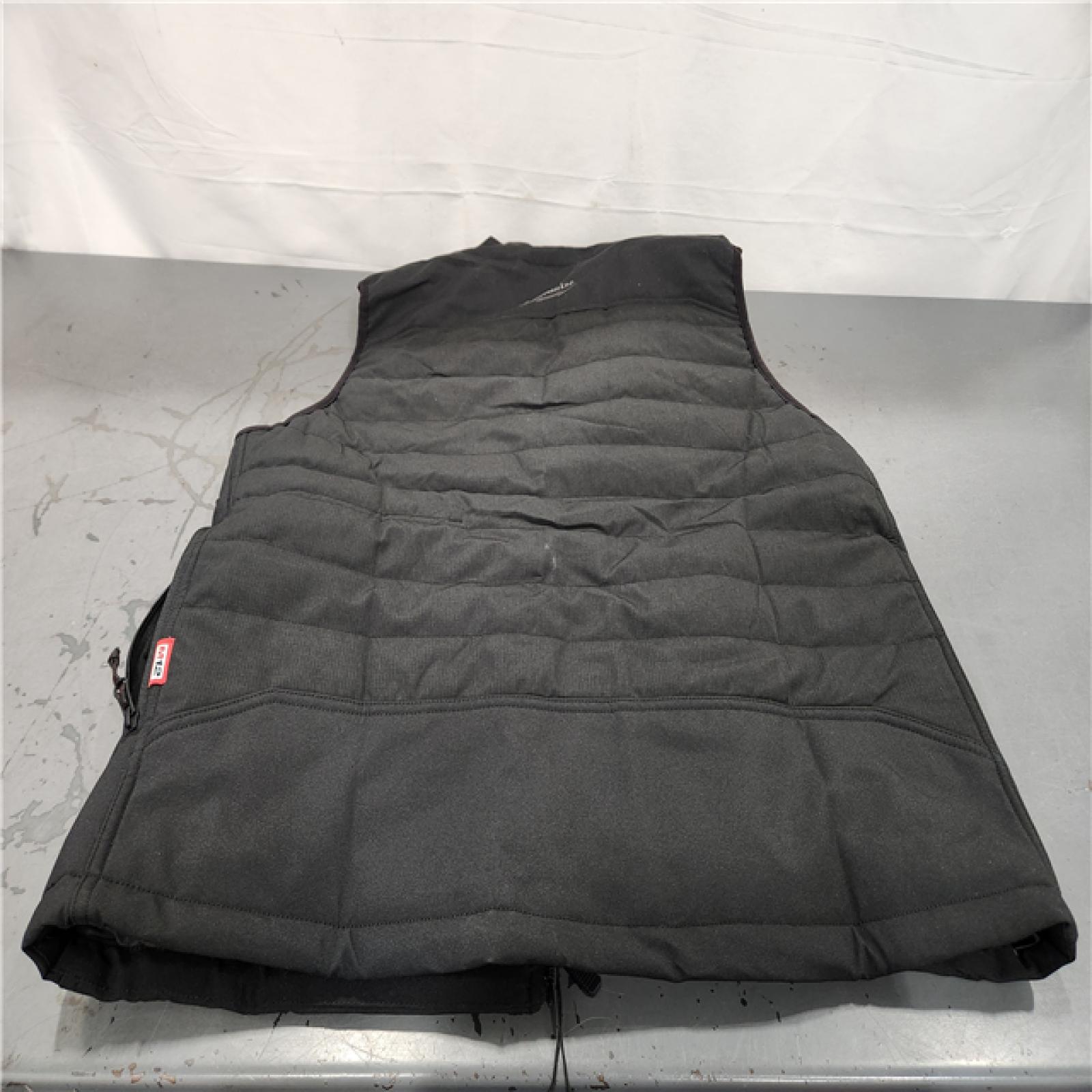 AS-IS- Milwaukee Men's Large M12 12-Volt Lithium-Ion Cordless Axis Black Heated Vest Kit