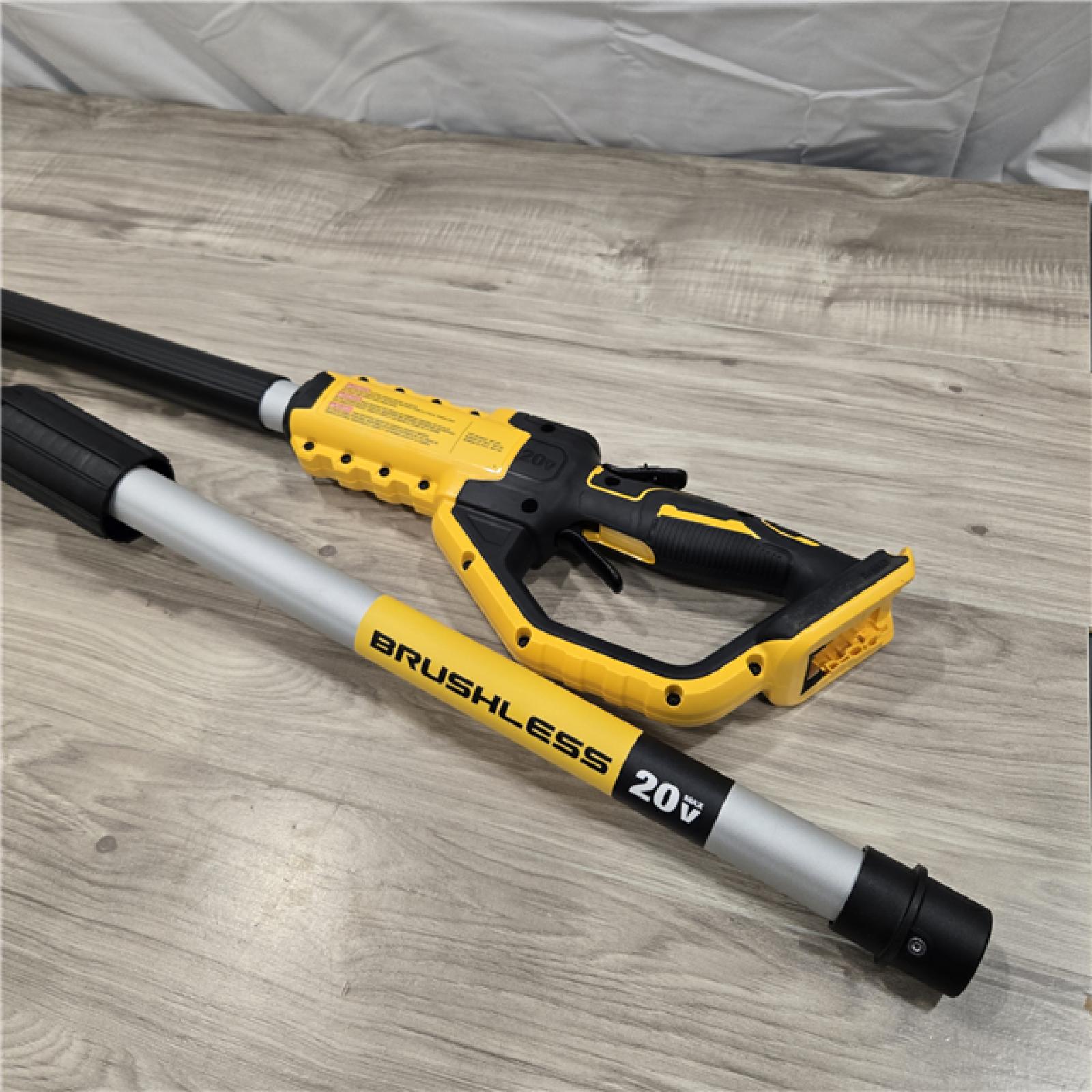 LIKE NEW! - DEWALT Cordless Pole Saw Kit