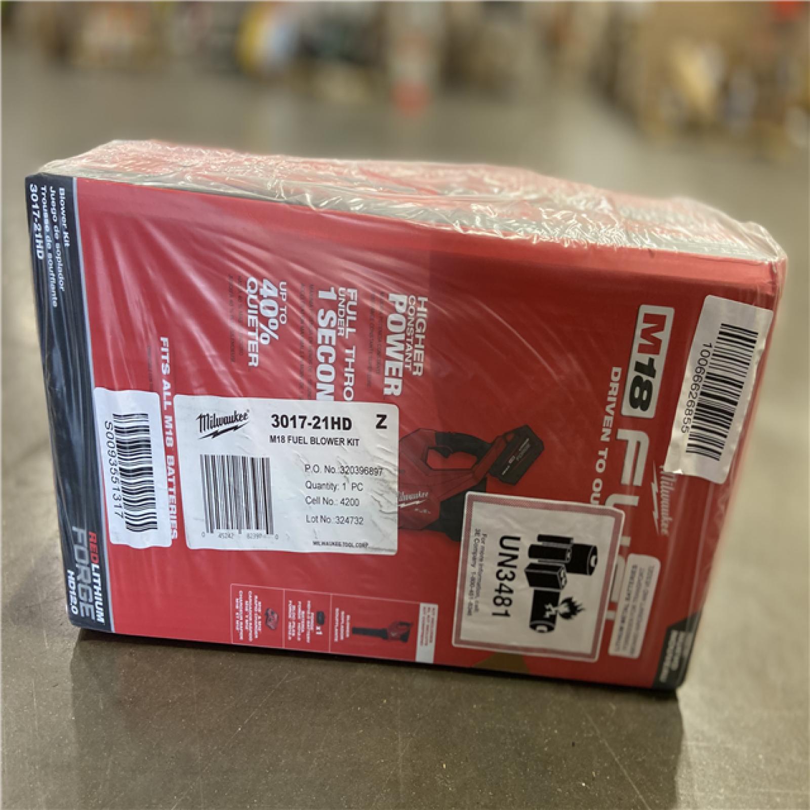 NEW! - Milwaukee M18 FUEL 120 MPH 500 CFM 18V Brushless Cordless Battery Powered Leaf Blower Kit w/12.0 Ah FORGE Battery & Rapid Charger