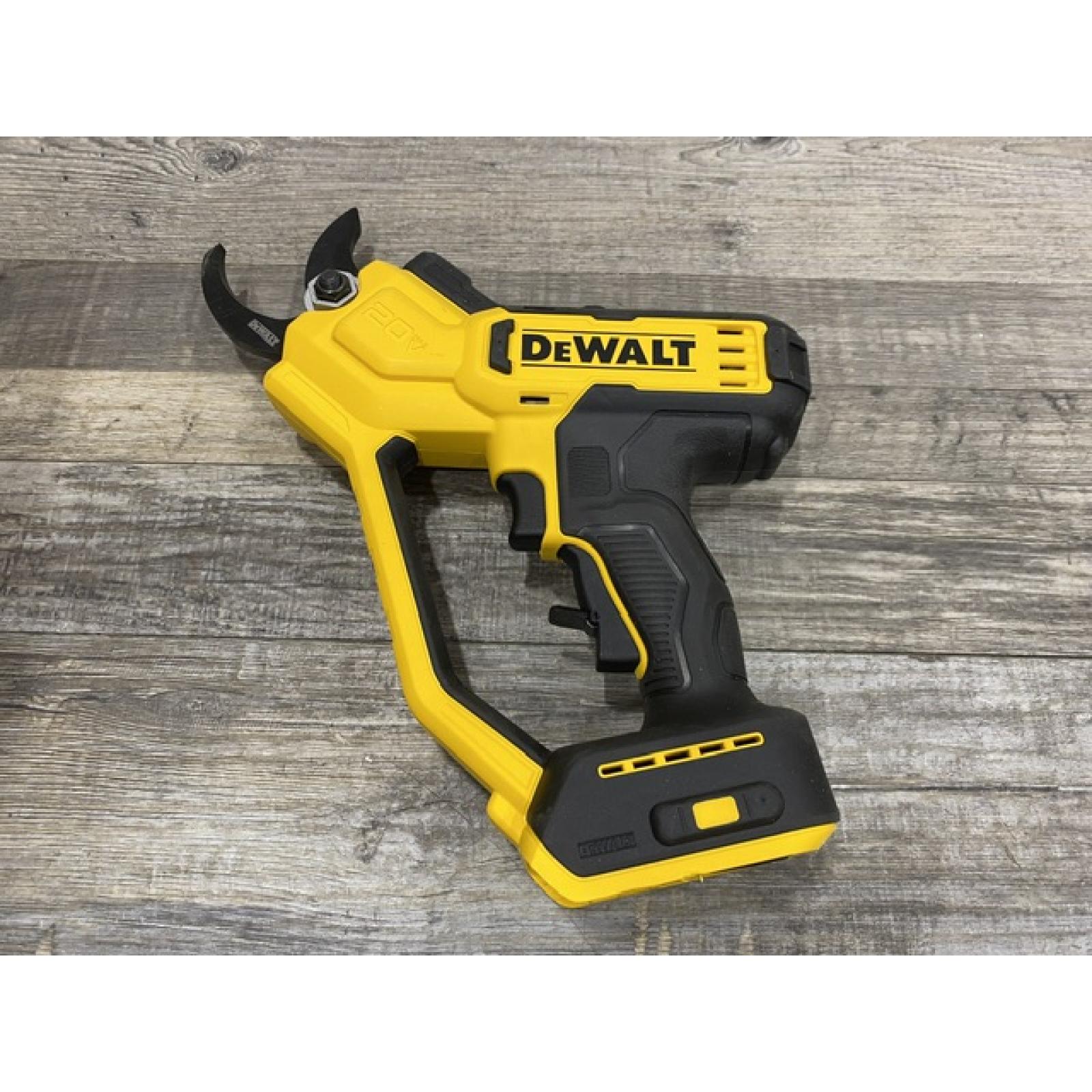 AS-IS DEWALT 20V MAX Cordless Battery Powered Pruner Kit