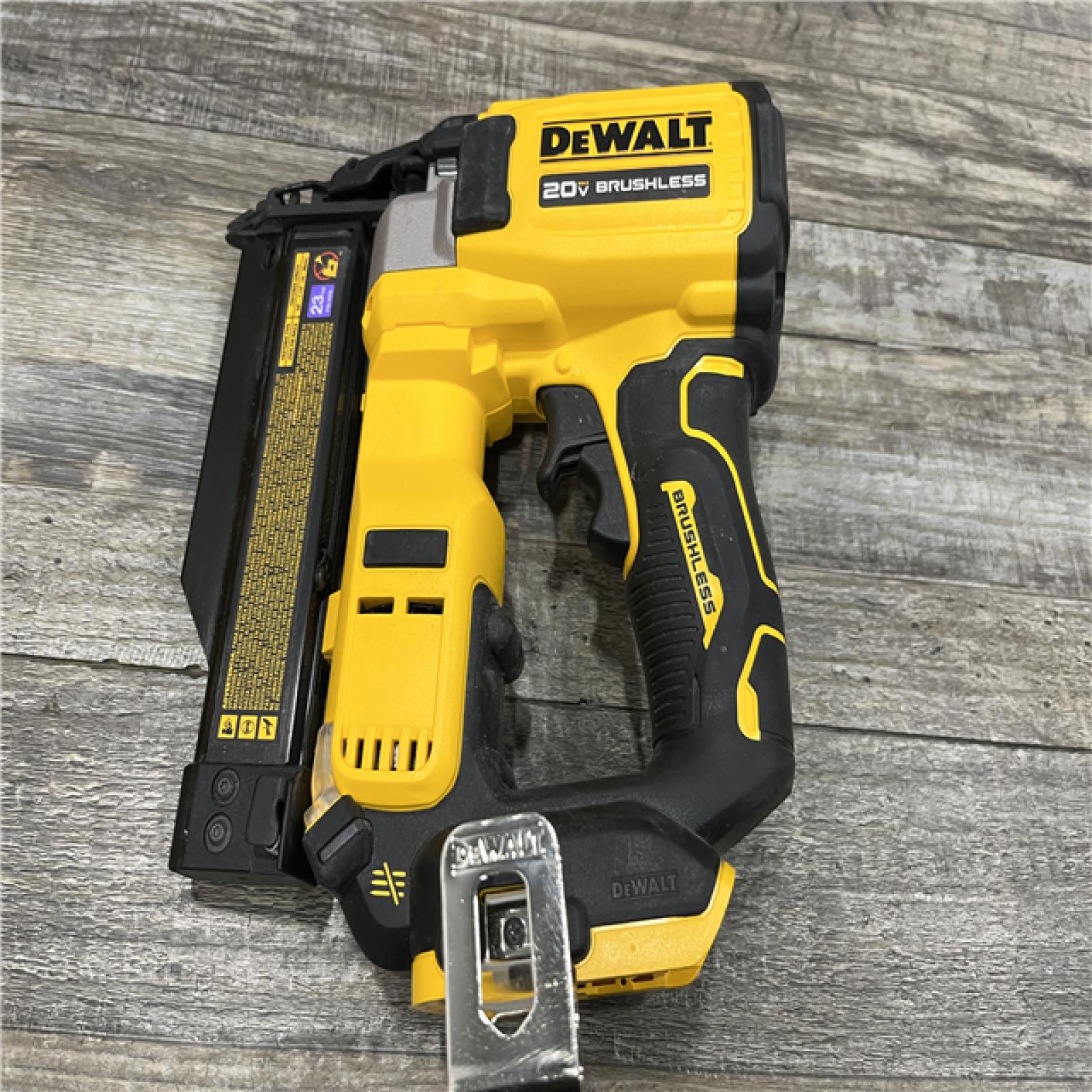 AS-IS DEWALT ATOMIC 20V MAX Lithium Ion Cordless 23 Gauge Pin Nailer Kit
