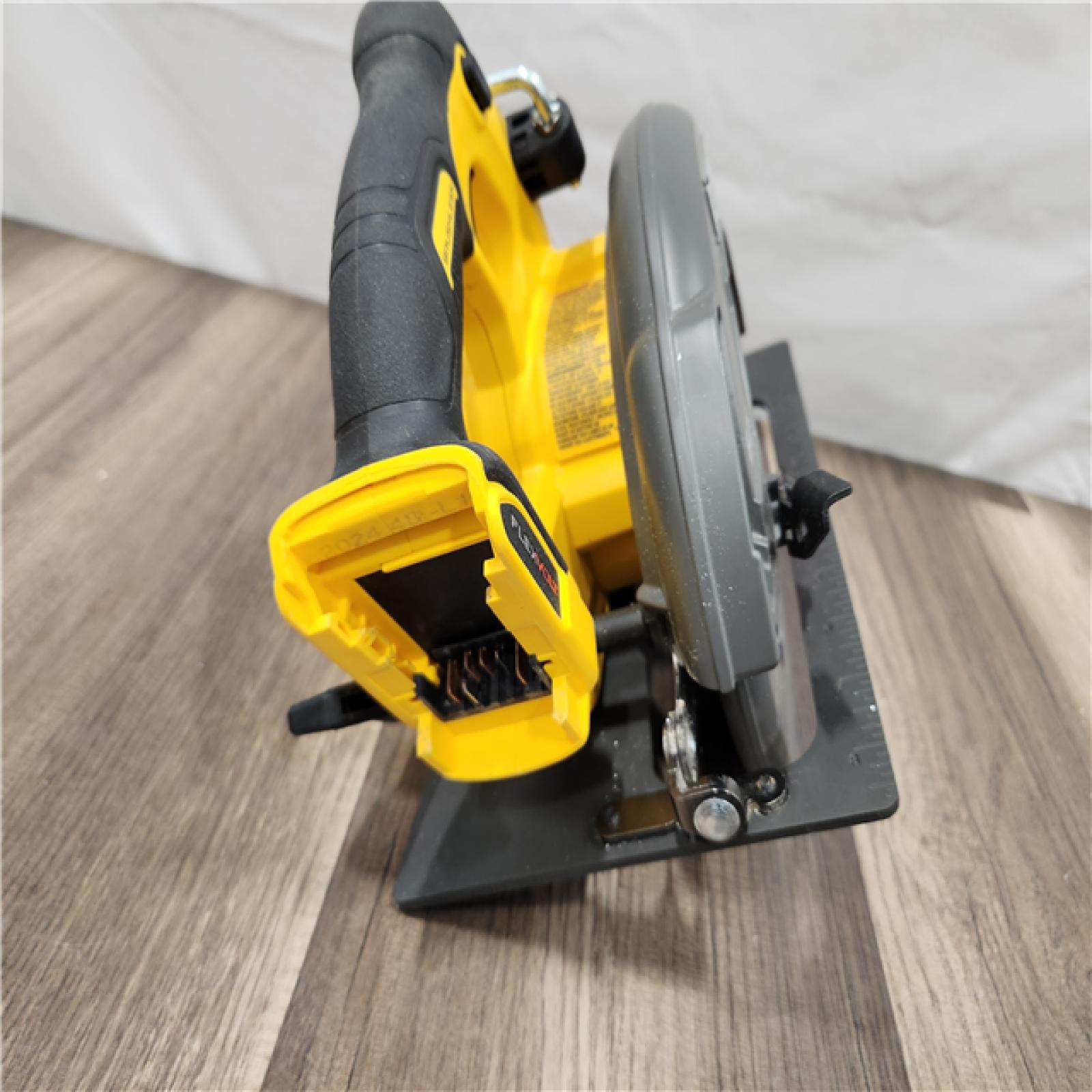 AS-IS DEWALT FLEXVOLT 60V MAX Cordless Brushless 7-1/4 in. Circular Saw with Brake (Tool Only)