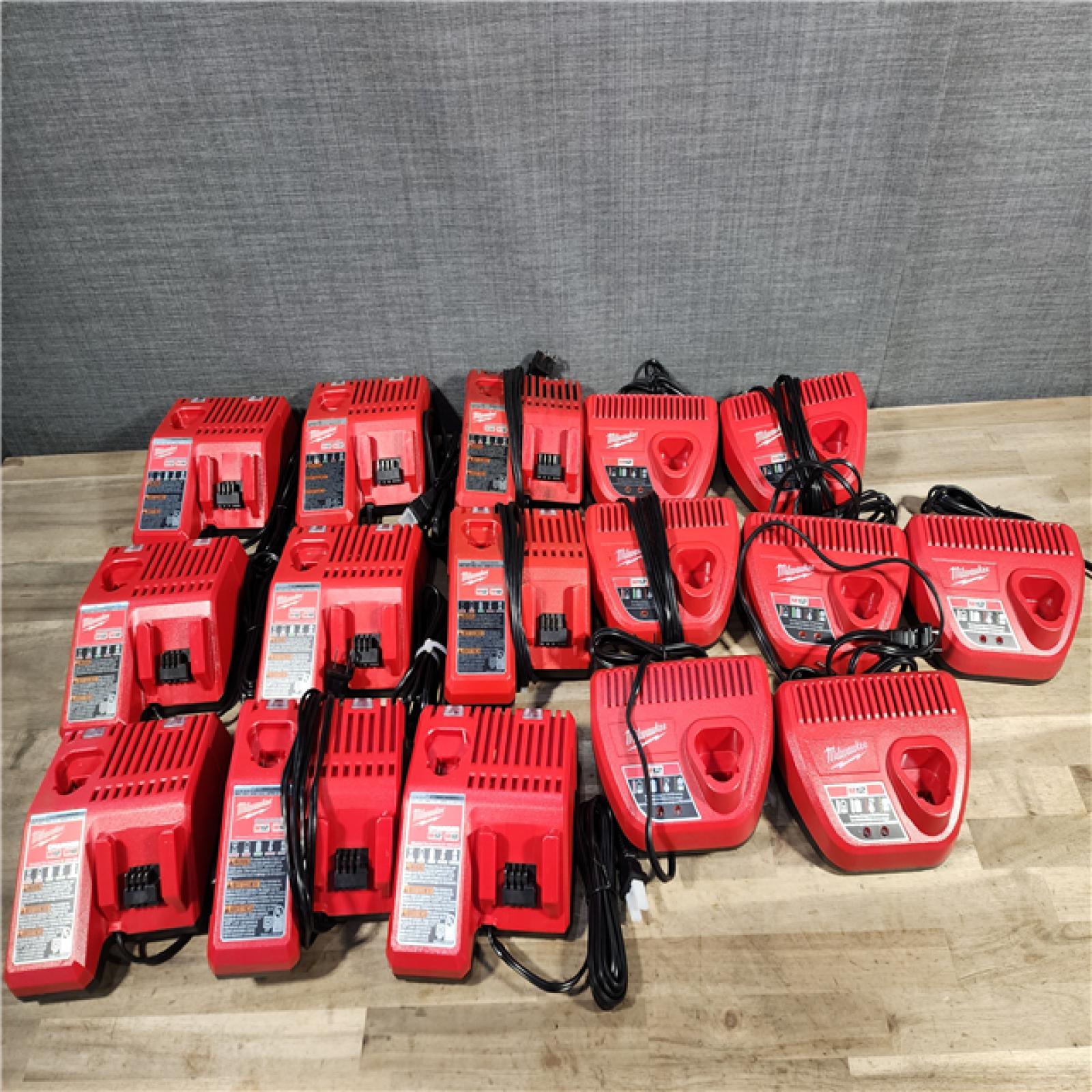 HOUSTON LOCATION - AS-IS MILWAUKEE BATTERY CHARGER PACK QTY - 16