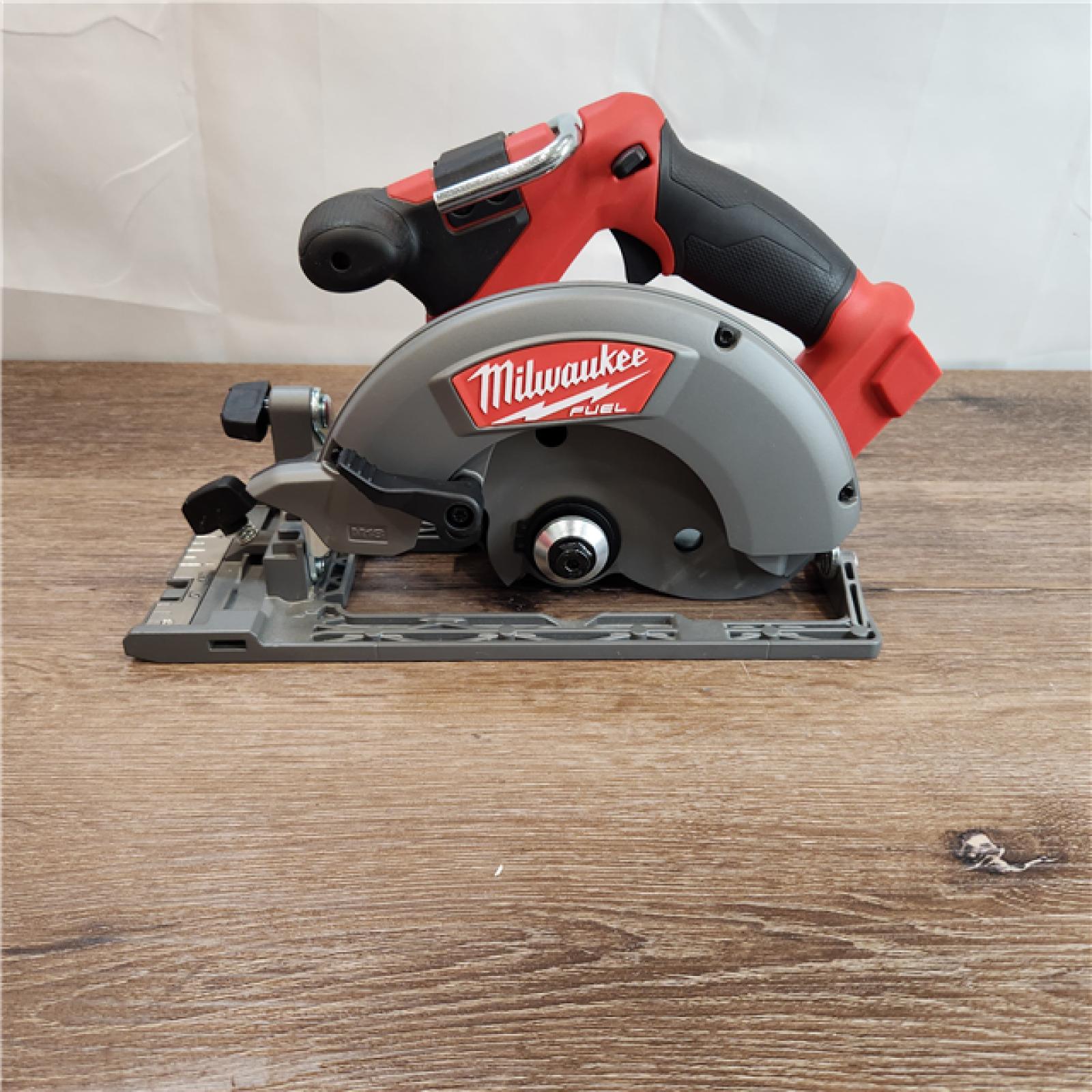 AS-IS Milwaukee 2732-20 18V M18 FUEL Lithium-Ion 7-1/4 Brushless Cordless Circular Saw (Tool Only)