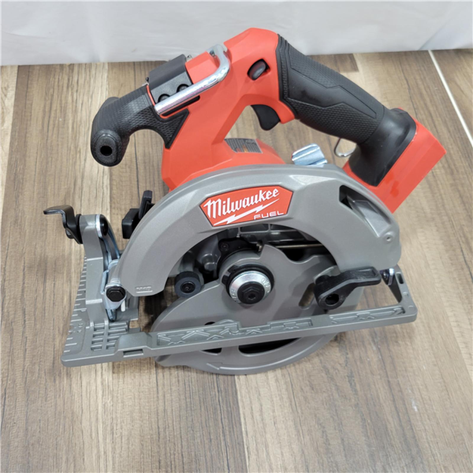 AS-IS Milwaukee  M18 FUEL 18V Lithium-Ion Brushless Cordless 6-1/2 in. Circular Saw (Tool-Only)