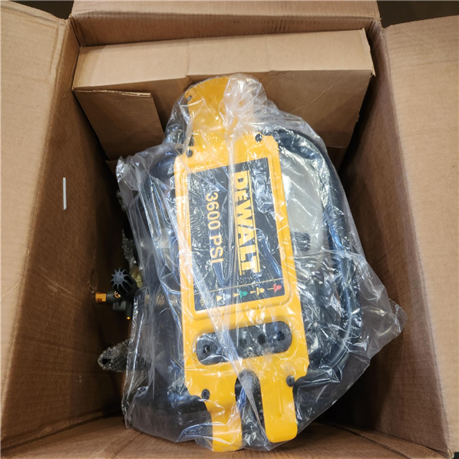 Phoenix NEW DEWALT 3600 PSI 2.5 GPM Cold Water Gas Professional Pressure Washer with HONDA GX200 Engine