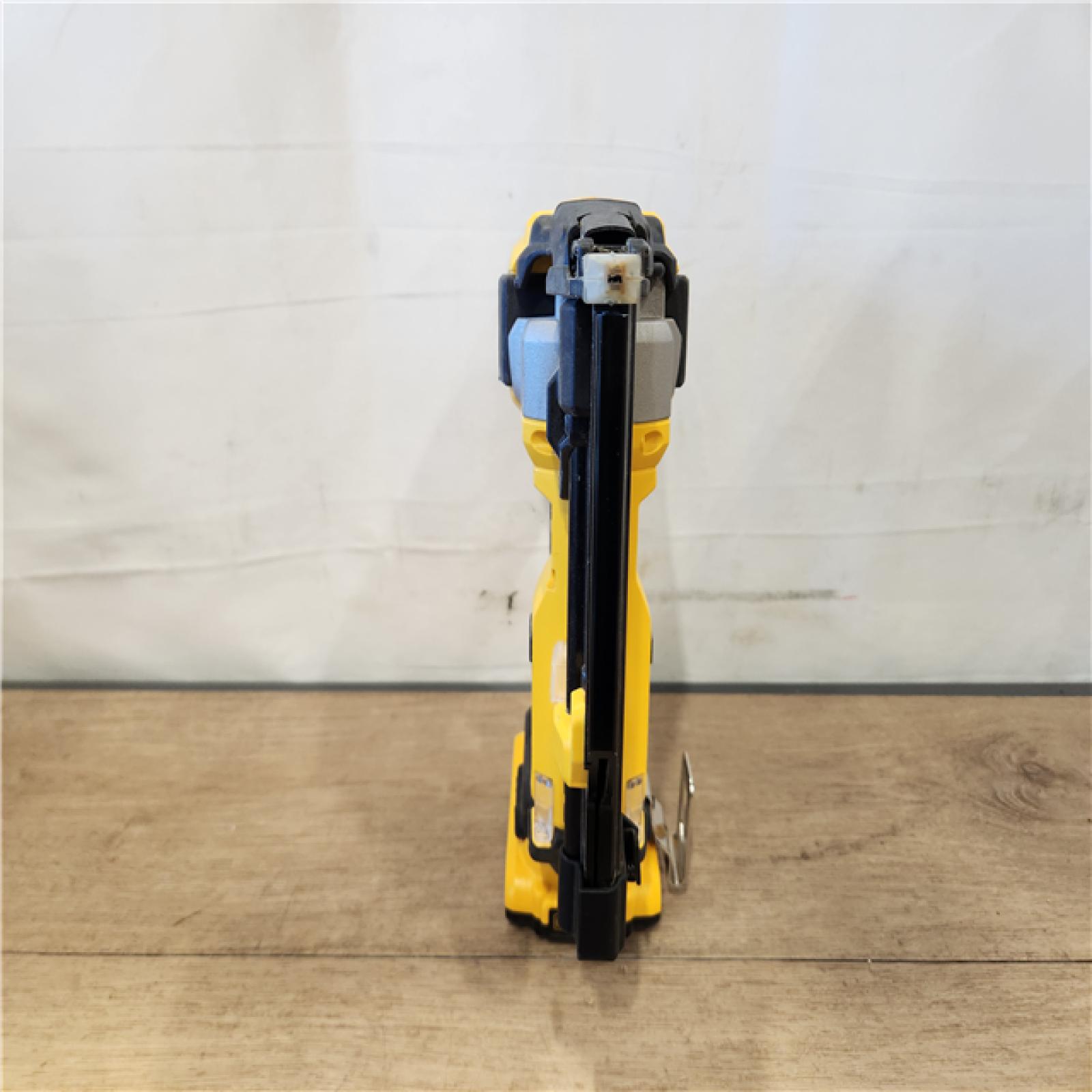 AS-IS- DEWALT ATOMIC 20V MAX Lithium Ion Cordless 23 Gauge Pin Nailer Kit