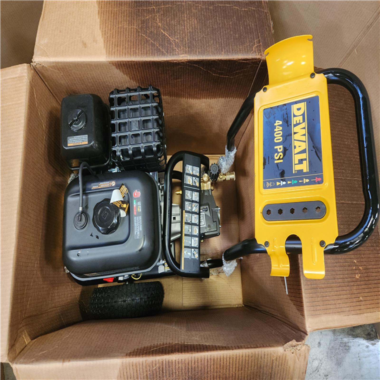 Phoenix LIKE NEW DEWALT 4400 PSI 4.0 GPM Cold Water Gas Pressure Washer