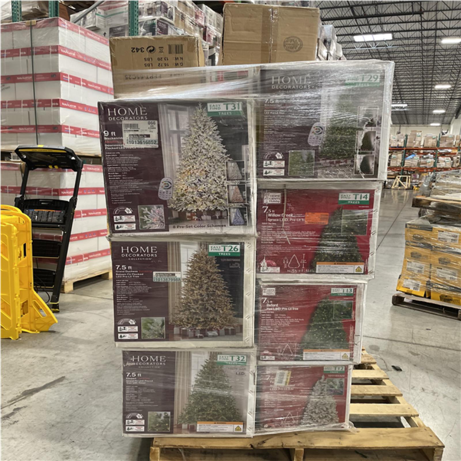 DALLAS LOCATION -AS-IS MIXED CHRISTMAS TREE PALLET
