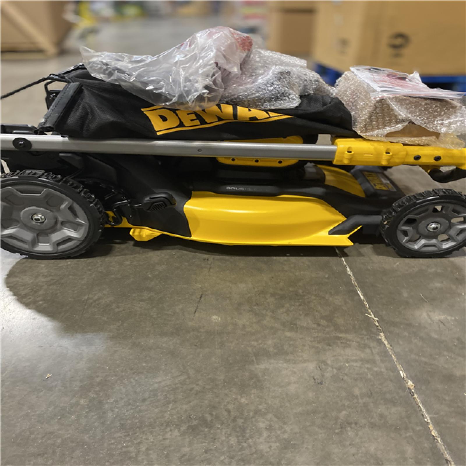 DEWALT 2x20V MAX 21 in. Cordless Battery Powered Self Propelled Lawn Mower Kit with (2) 10 Ah Batteries and Chargers