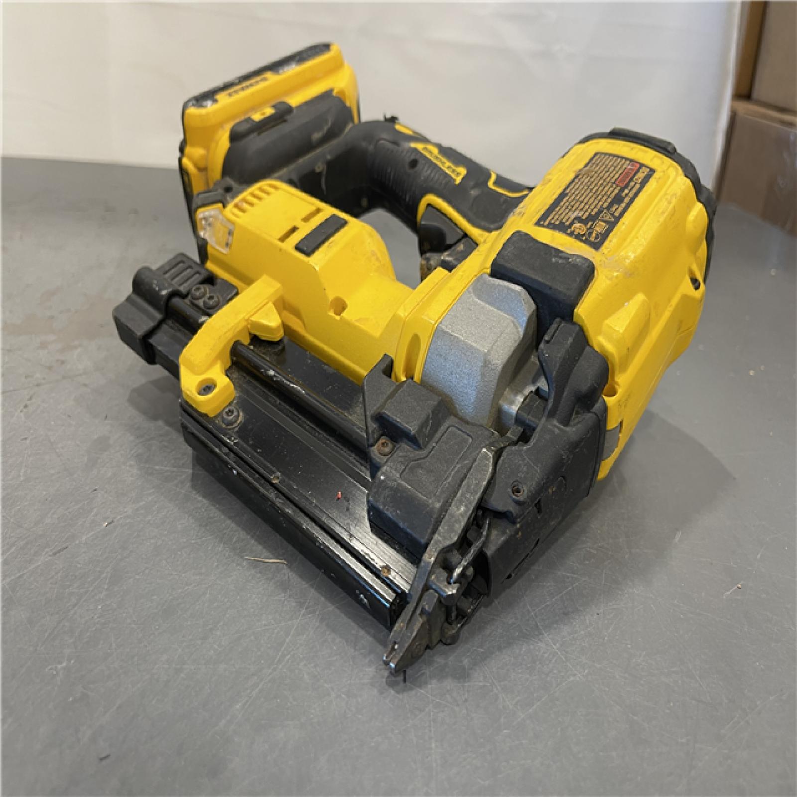 AS-IS - DeWalt ATOMIC 20V MAX Lithium Ion Cordless 23 Gauge Pin Nailer Kit