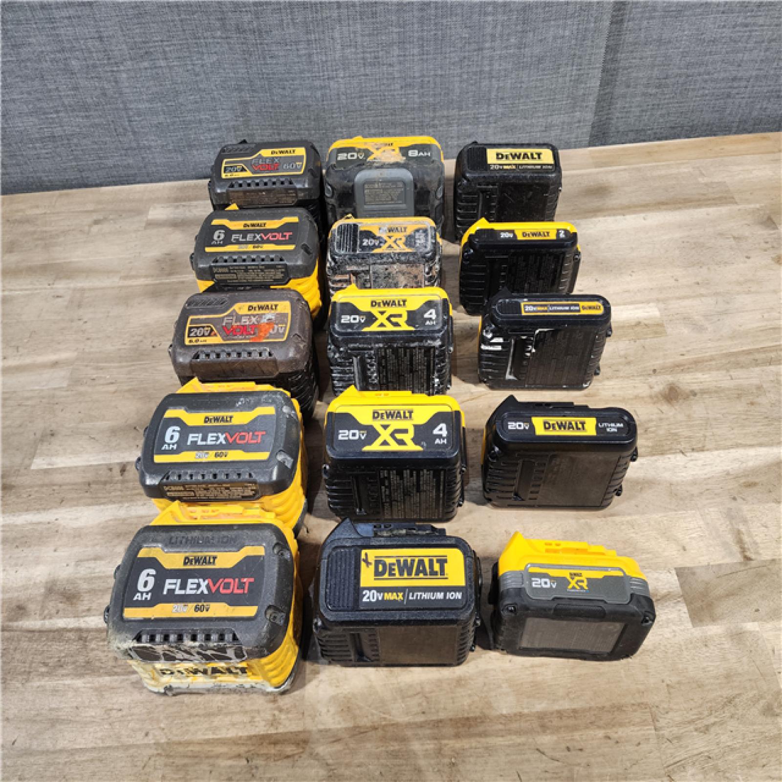 HOUSTON LOCATION - AS-IS DEWALT BATTERY PACK QTY - 15