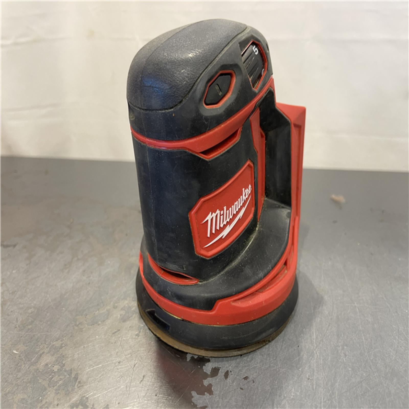 AS-IS - Milwaukee M18 18V Lithium-Ion Cordless 5 in. Random Orbit Sander