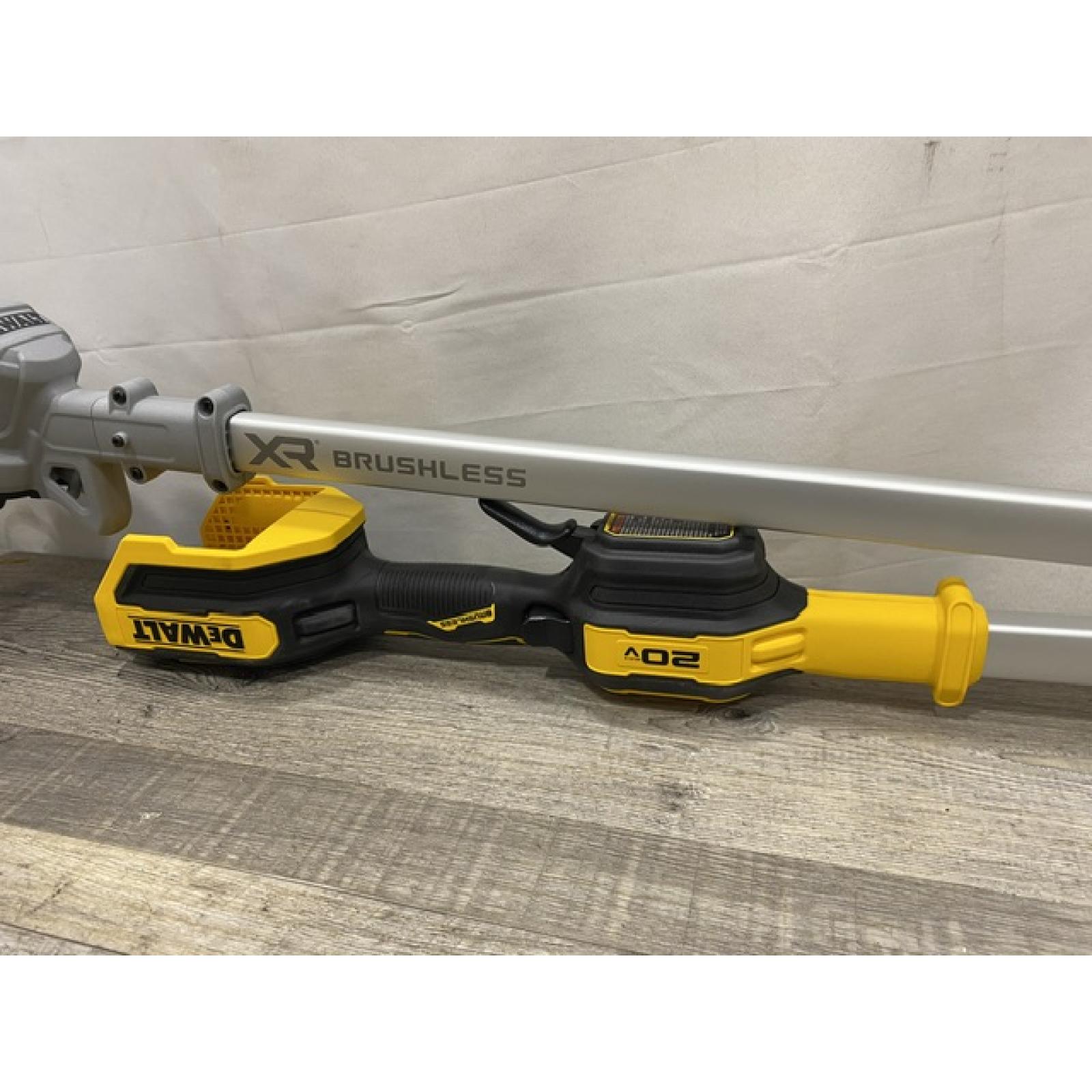 AS-IS DEWALT 20V MAX 14 in. Brushless Cordless Battery Powered Foldable String Trimmer Kit