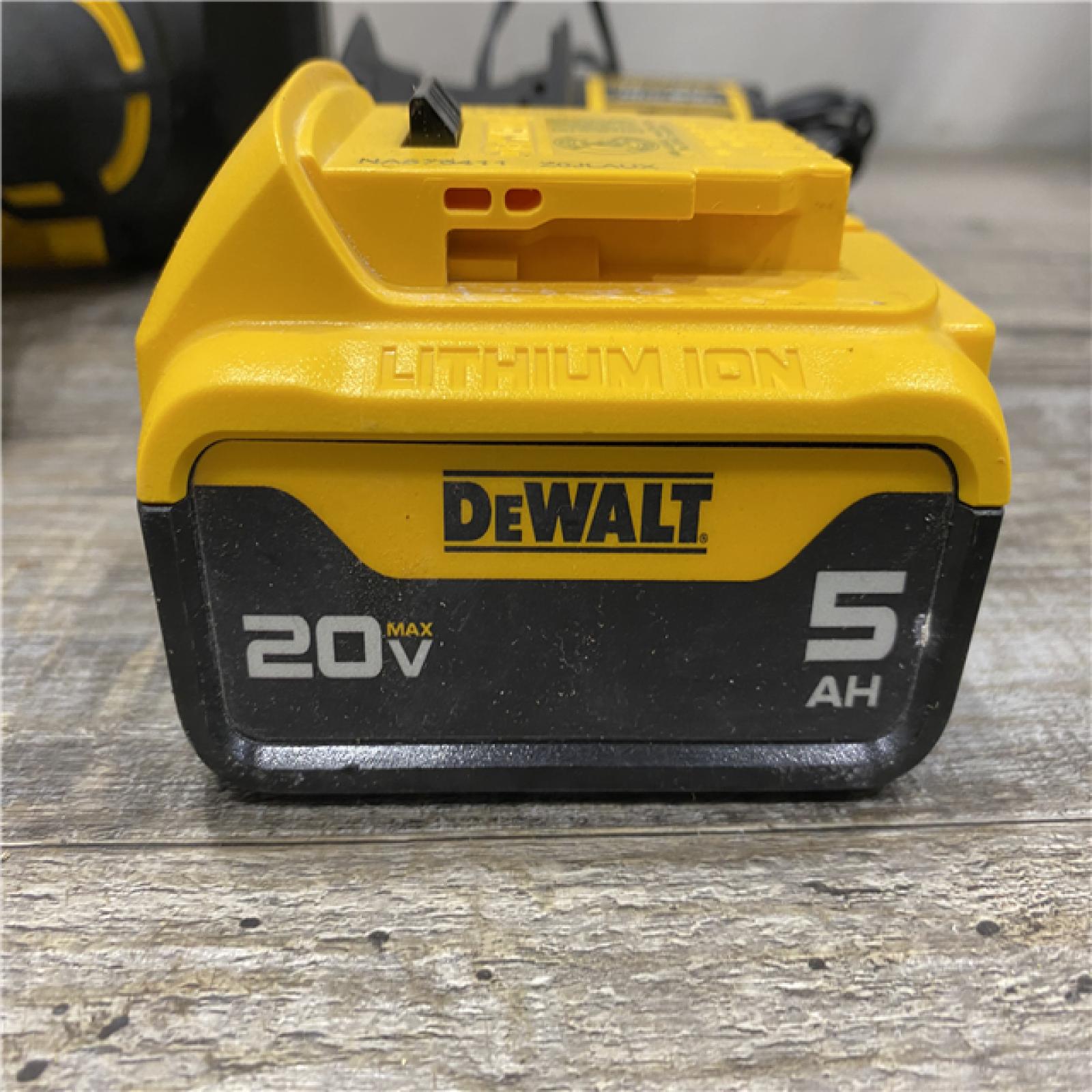 AS-IS DEWALT 20-Volt 21° Cordless Framing Nailer Kit