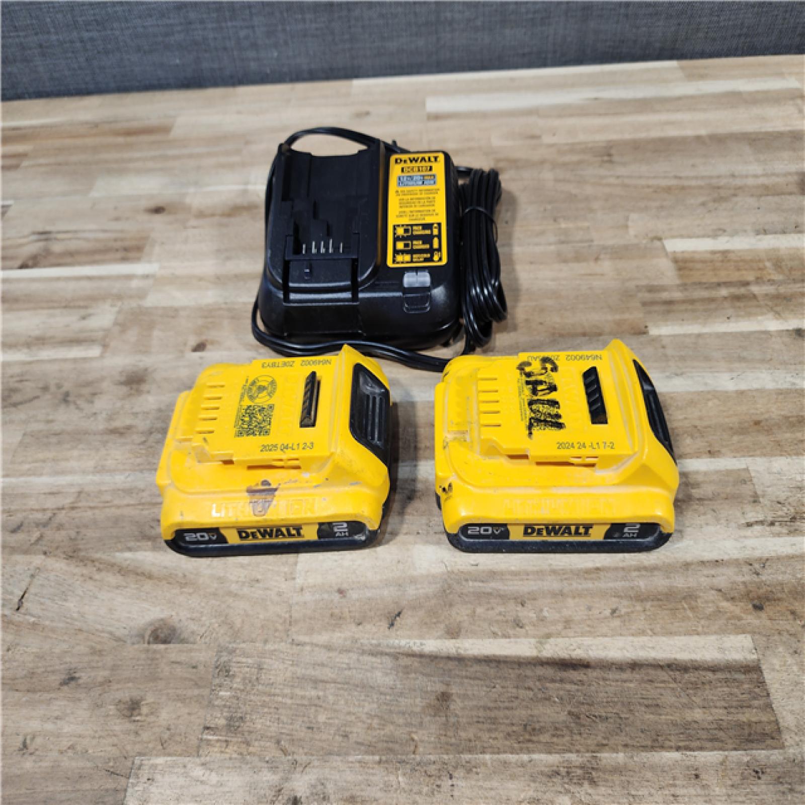 HOUSTON LOCATION - AS-IS DEWALT 2 TOOL COMBO KIT W/ (2) BATTERY & CHARGER