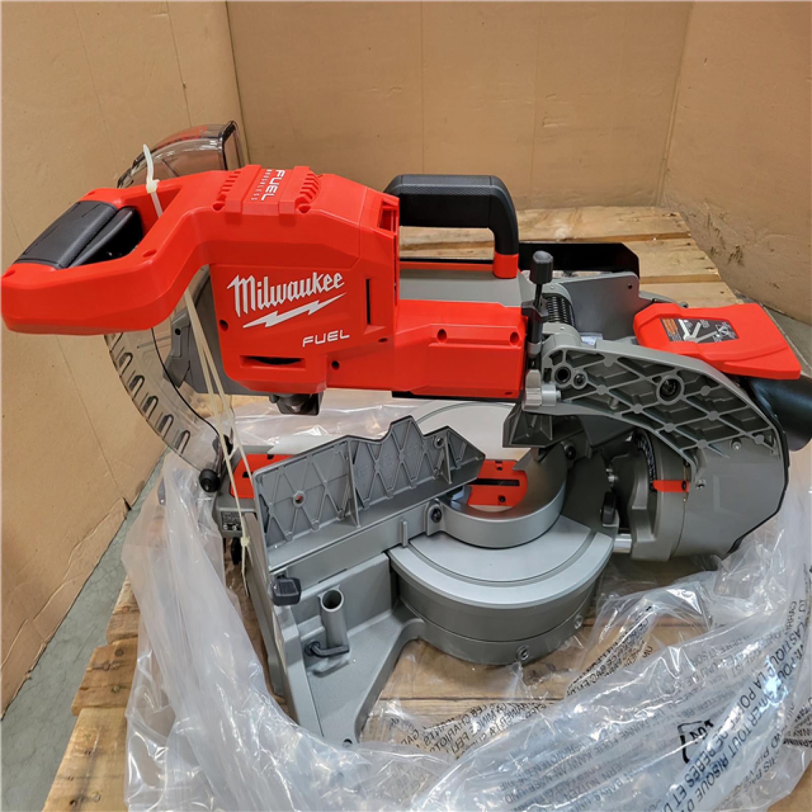 CALIFORNIA AS-IS MILWAUKEE 10 DUAL BEVEL SLIDING COMPOUND MITER SAW