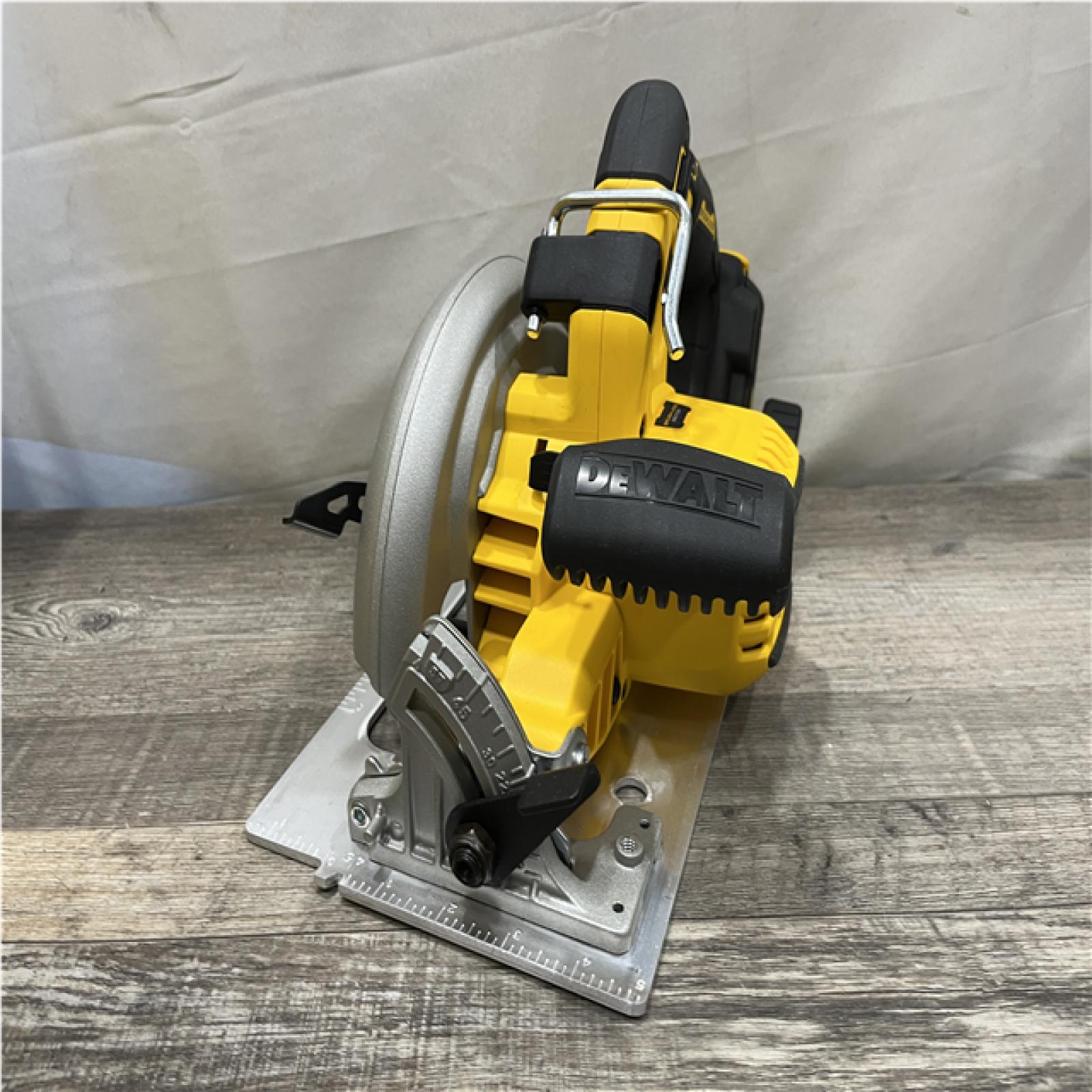 AS-IS DEWALT 20-Volt MAX 7-1/4 in. Cordless Circular Saw (Tool Only)
