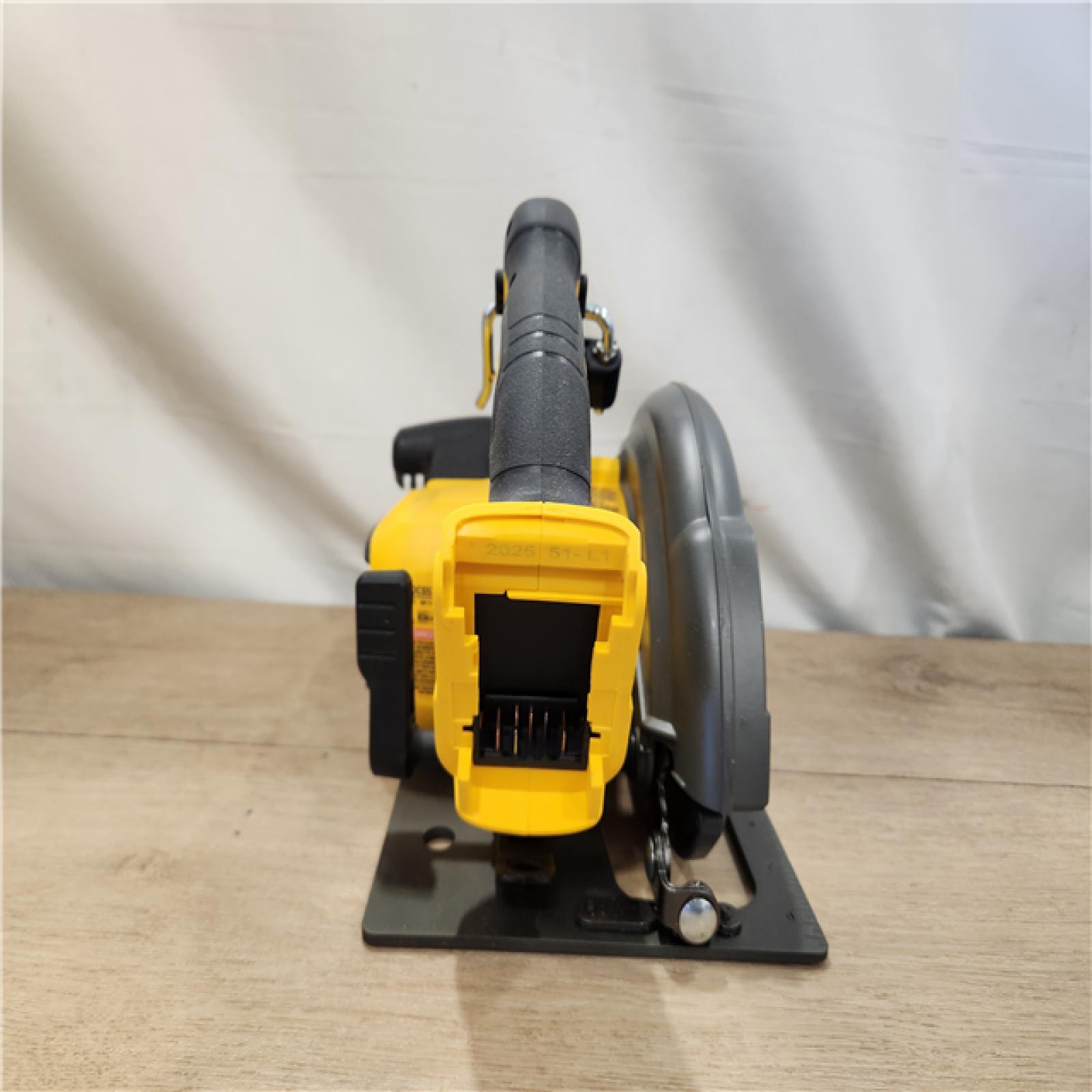 AS-IS- DeWALT Flexvolt Max 7-1/4  60V Brushless Circular Saw (Bare Tool)