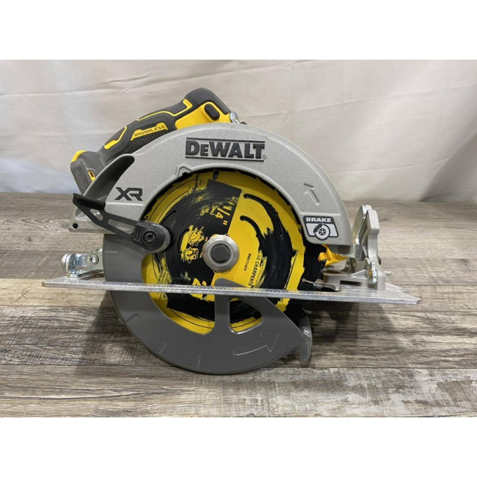AS-IS DEWALT 20-Volt MAX 7-1/4 in. Cordless Circular Saw (Tool Only)