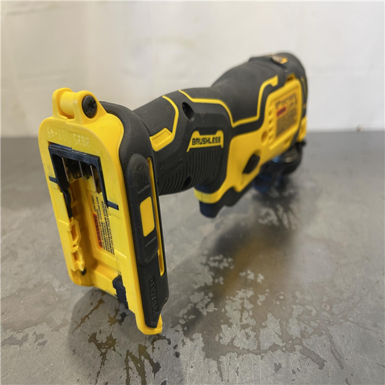 AS-IS - DEWALT ATOMIC 20V MAX Cordless Brushless Oscillating Multi Tool