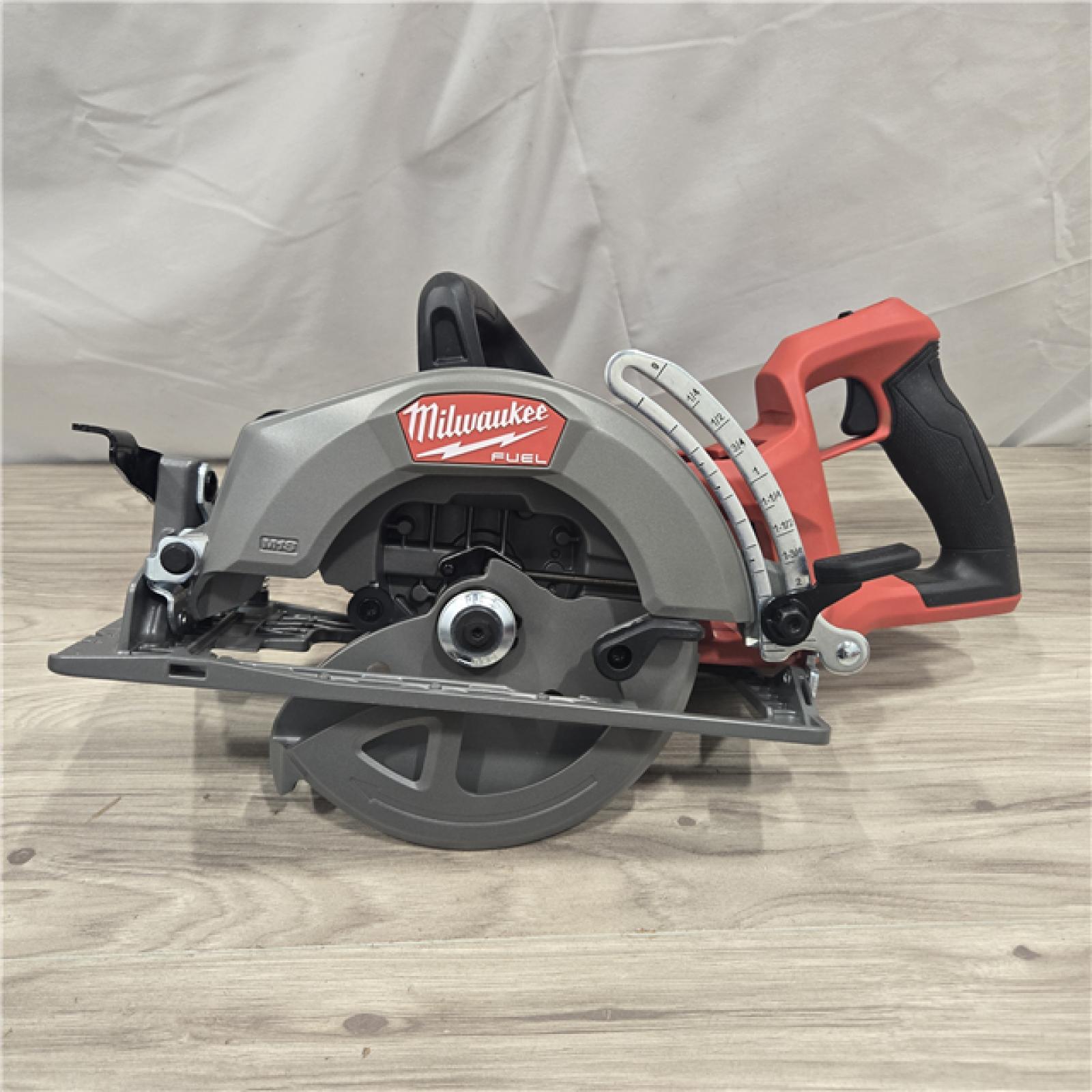 AS-IS MILWAUKEE 7-1/4 REAR HANDLE CIRCULAR SAW (TOOL ONLY)