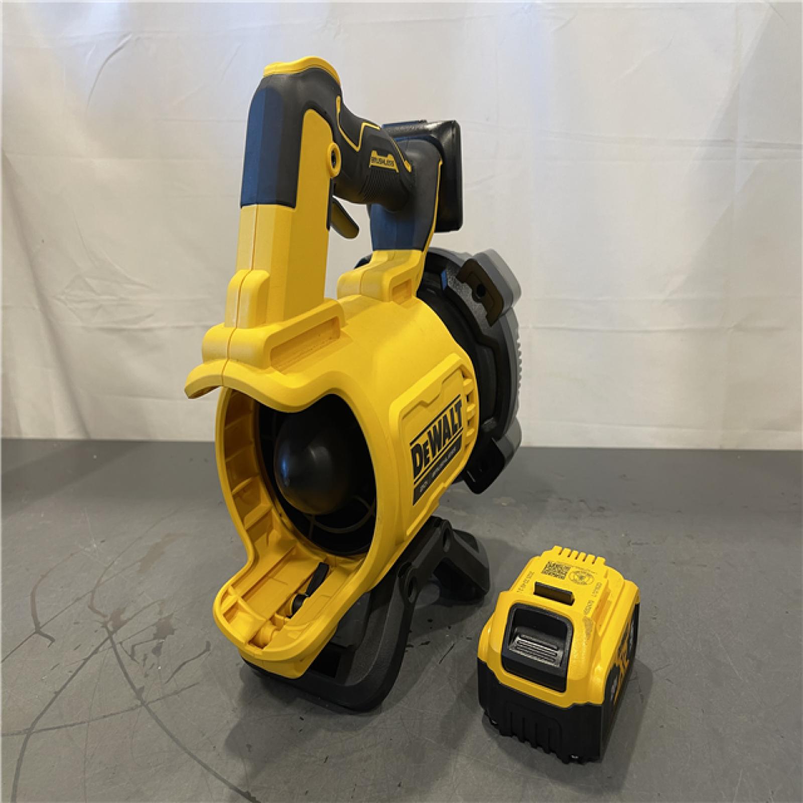AS-IS - DeWalt 20V MAX 125 MPH 450 CFM Brushless Cordless Battery Powered Blower Kit