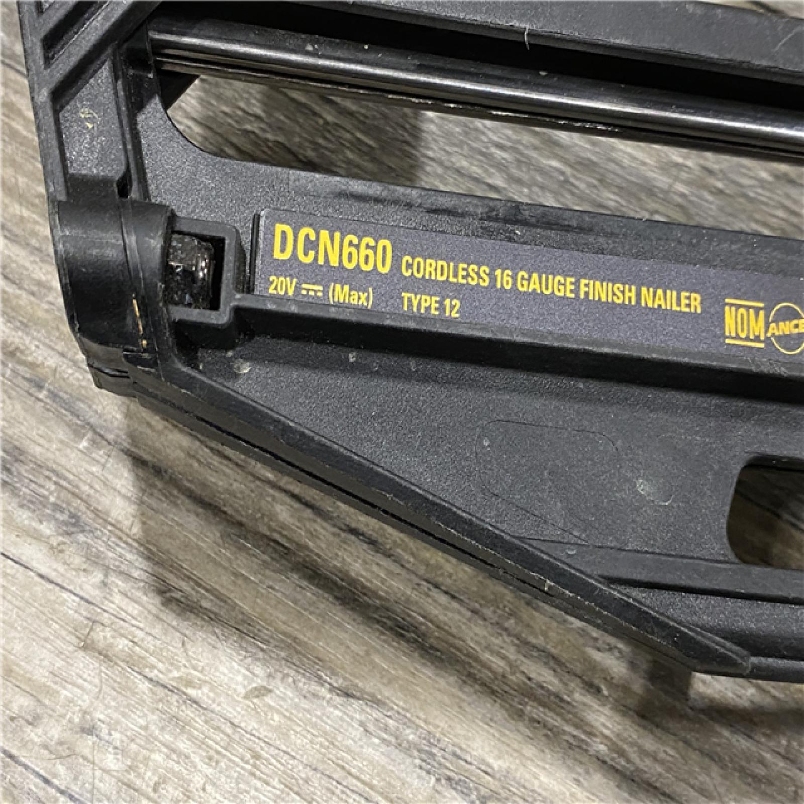 AS-IS DEWALT 20V MAX XR 16-Gauge Electric Cordless Angled Finishing Nailer Kit