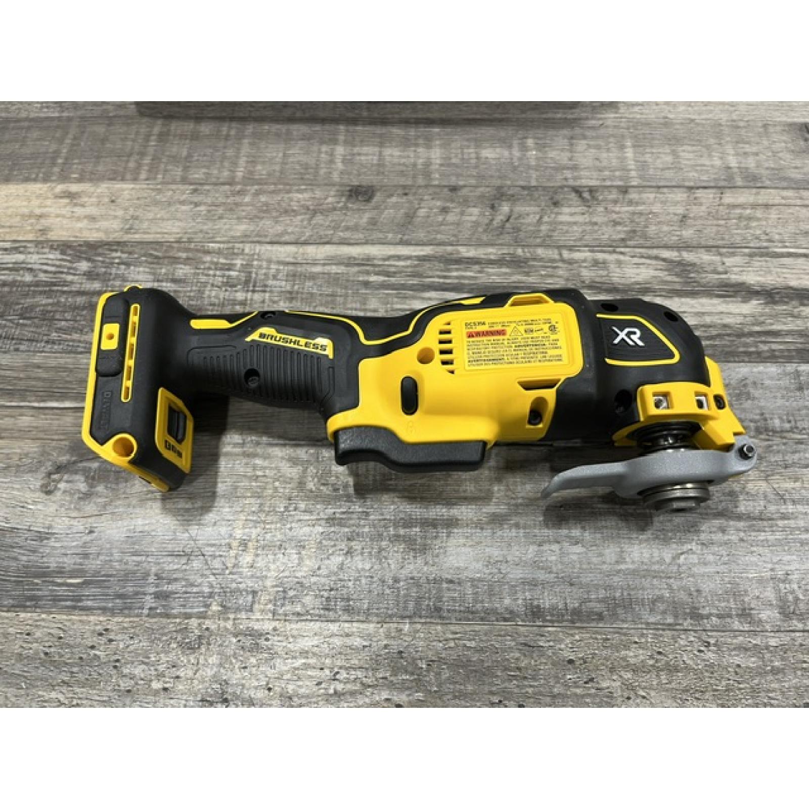 AS-IS DEWALT 20V MAX XR Cordless Brushless 3-Speed Oscillating Multi Tool Kit