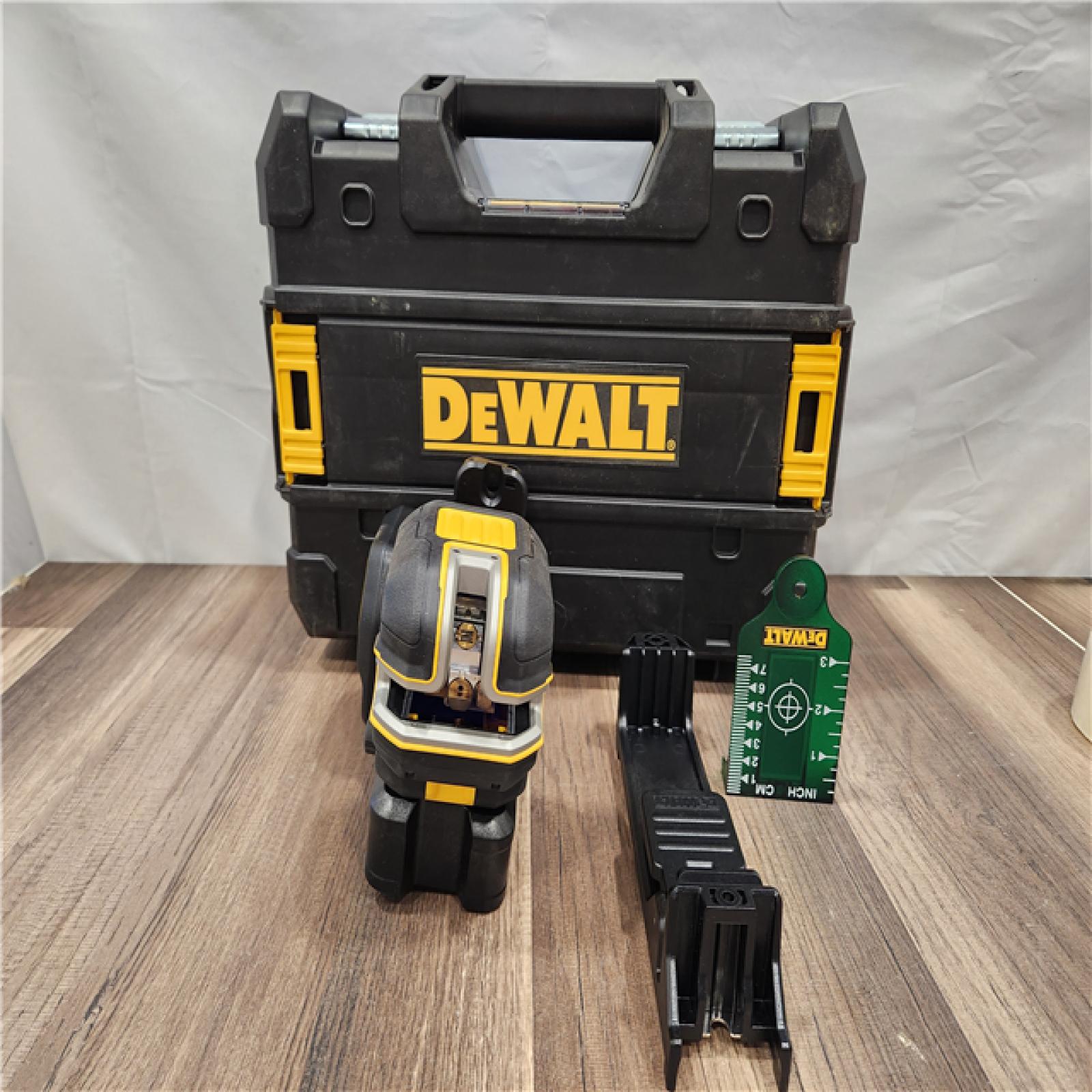 LIKE NEW! - DEWALT 20V Max Cordless 5 Spot Green Line Laser - Bare Tool