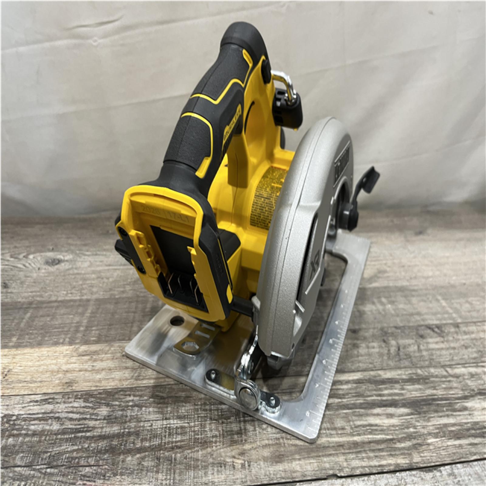 AS-IS DEWALT 20-Volt MAX 7-1/4 in. Cordless Circular Saw (Tool Only)
