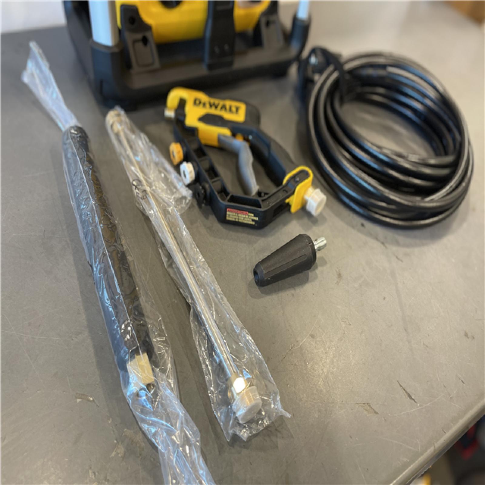 AS-IS - DEWALT 2100 PSI 1.2 GPM 13 Amp Cold Water Electric Pressure Washer Kit