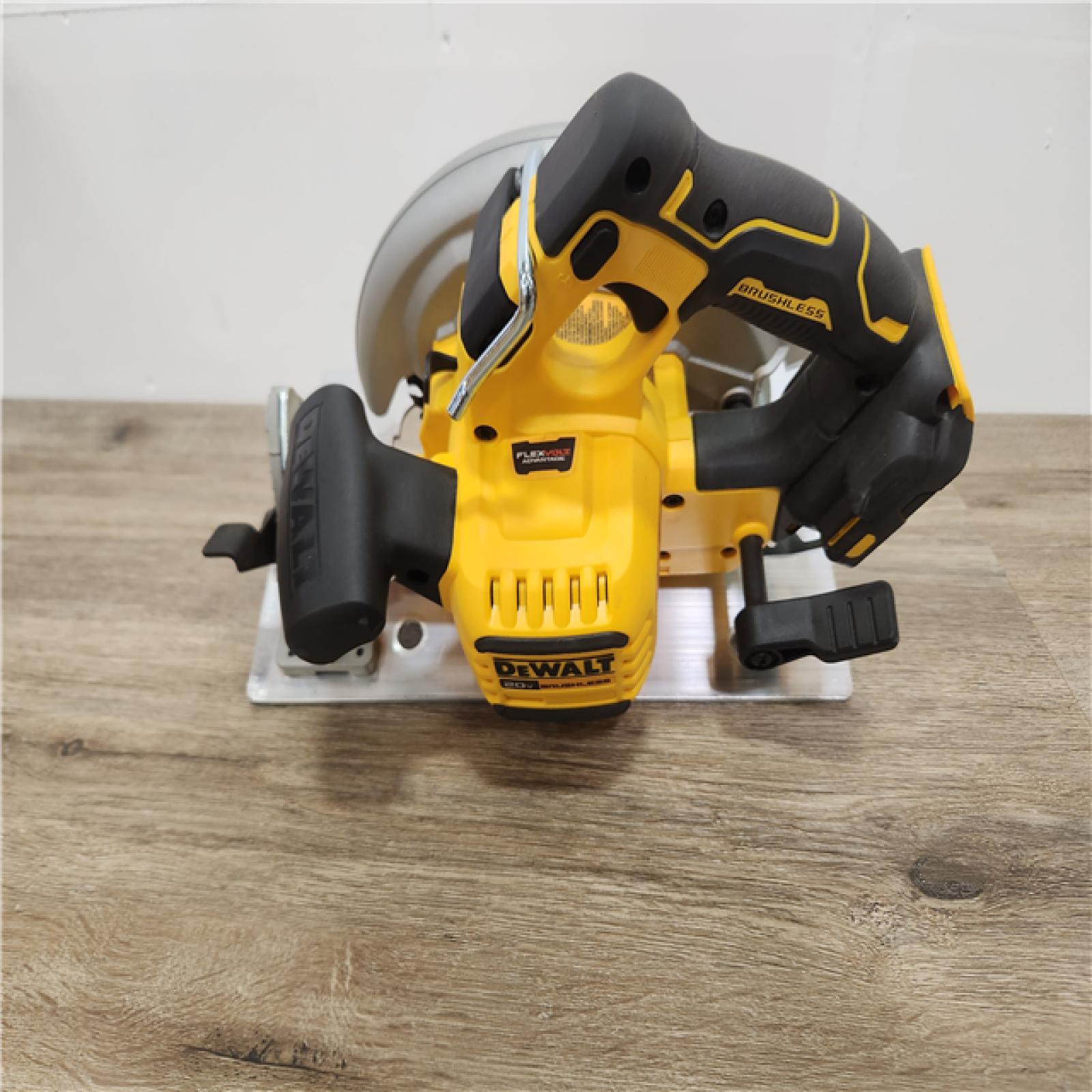 Phoenix Location Good Condition DEWALT 20V MAX Lithium-Ion Cordless 3-Tool Combo Kit with 5.0 Ah Battery and 1.7 Ah Battery